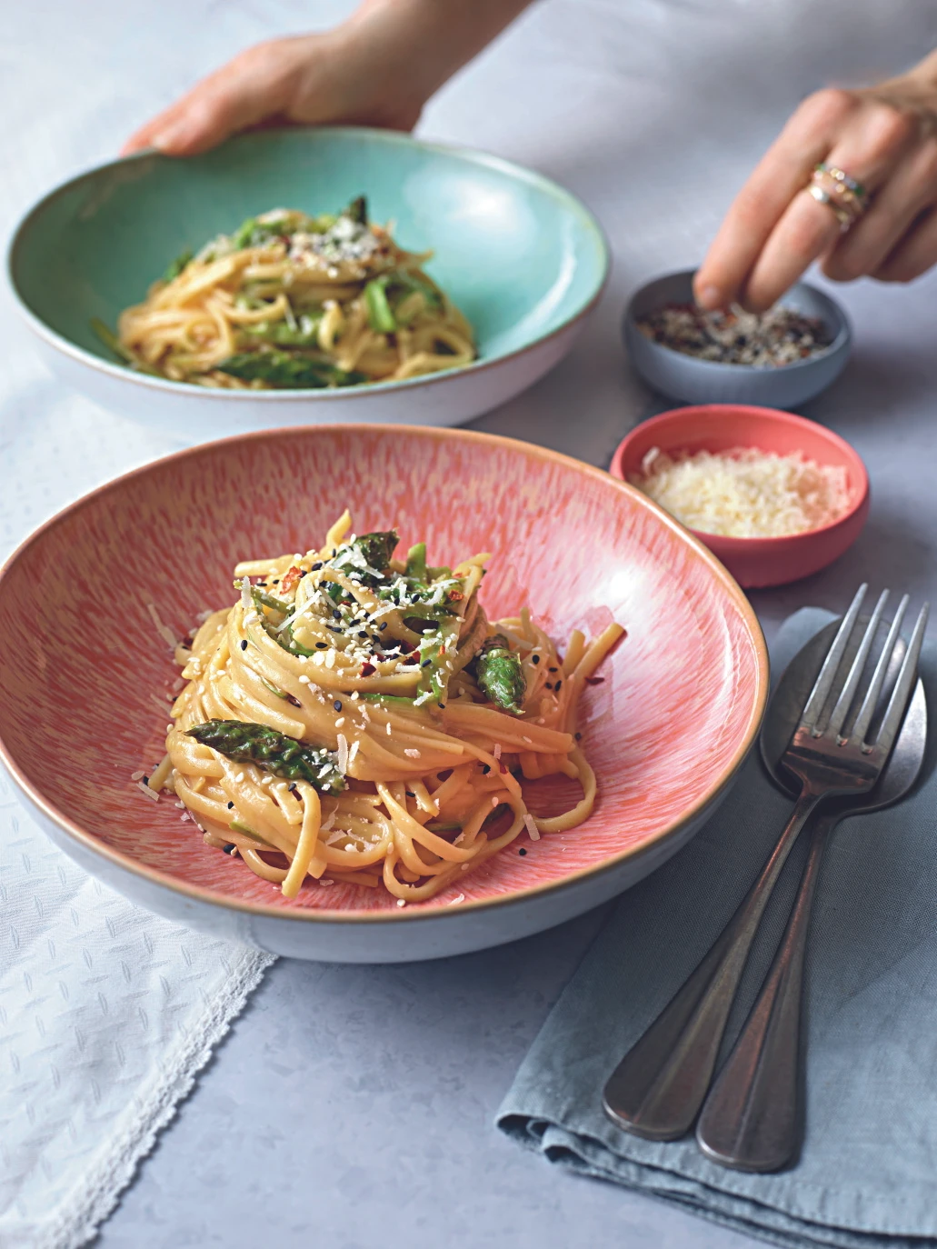 Miso-Parmesanpasta mit Spargel