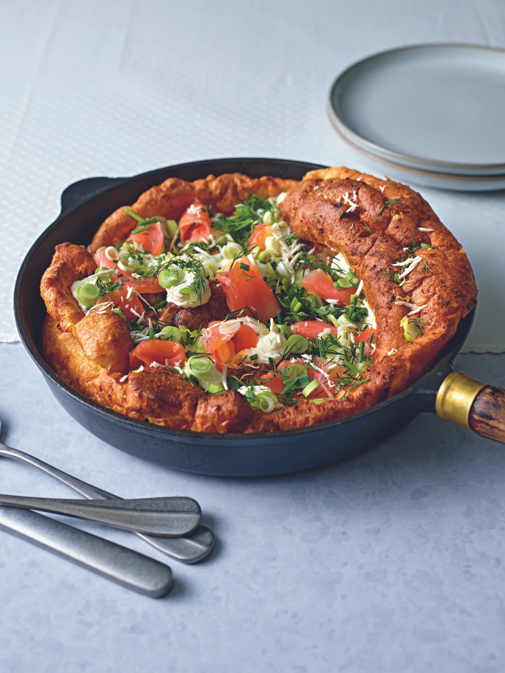 Ofenpfannkuchen mit Lachsforelle