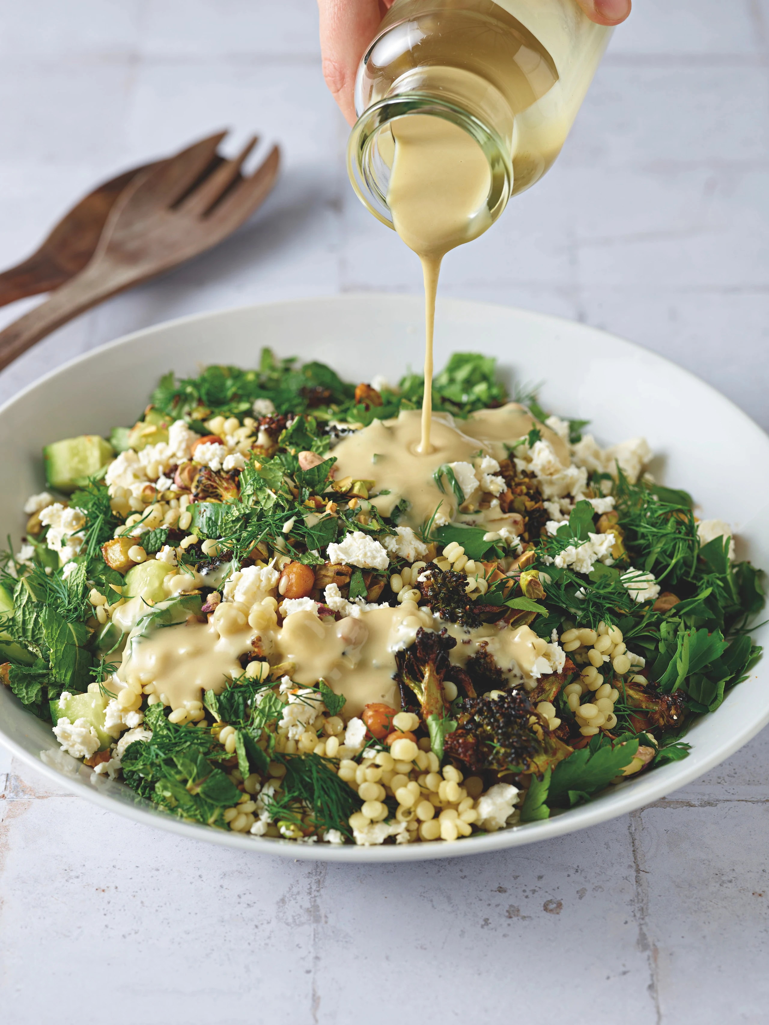 Grüner Frühlingssalat mit Riesencouscous