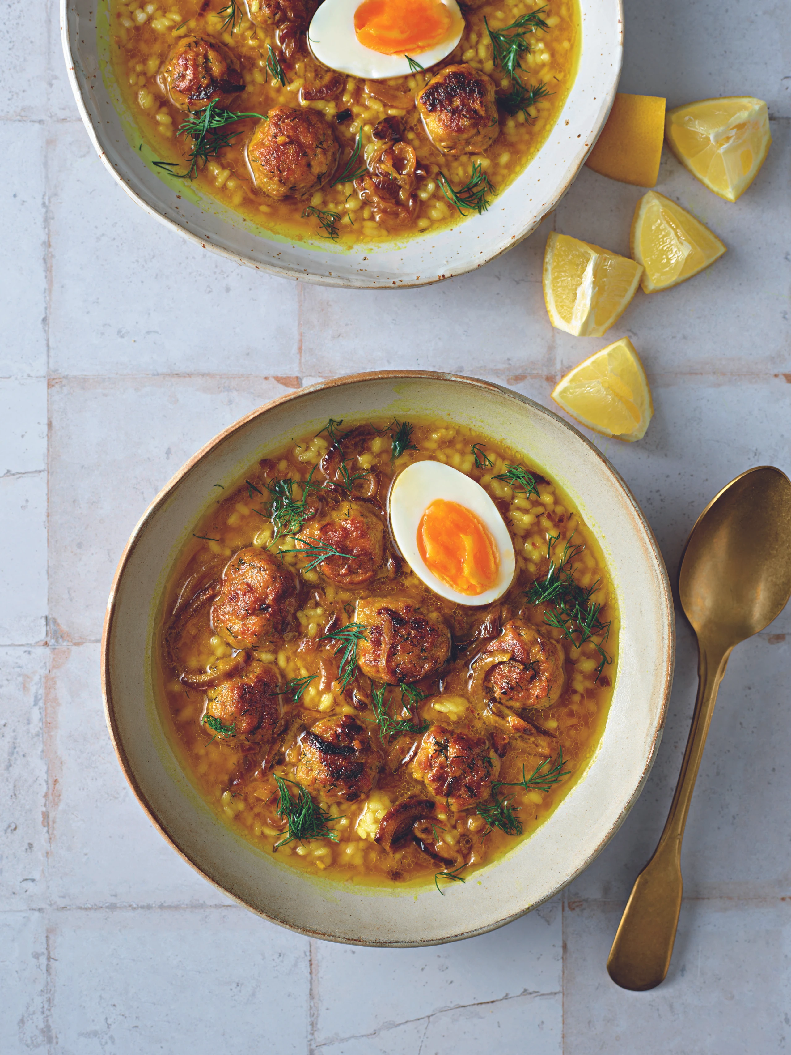 Dill-Hühnerbällchen in zitroniger Suppe