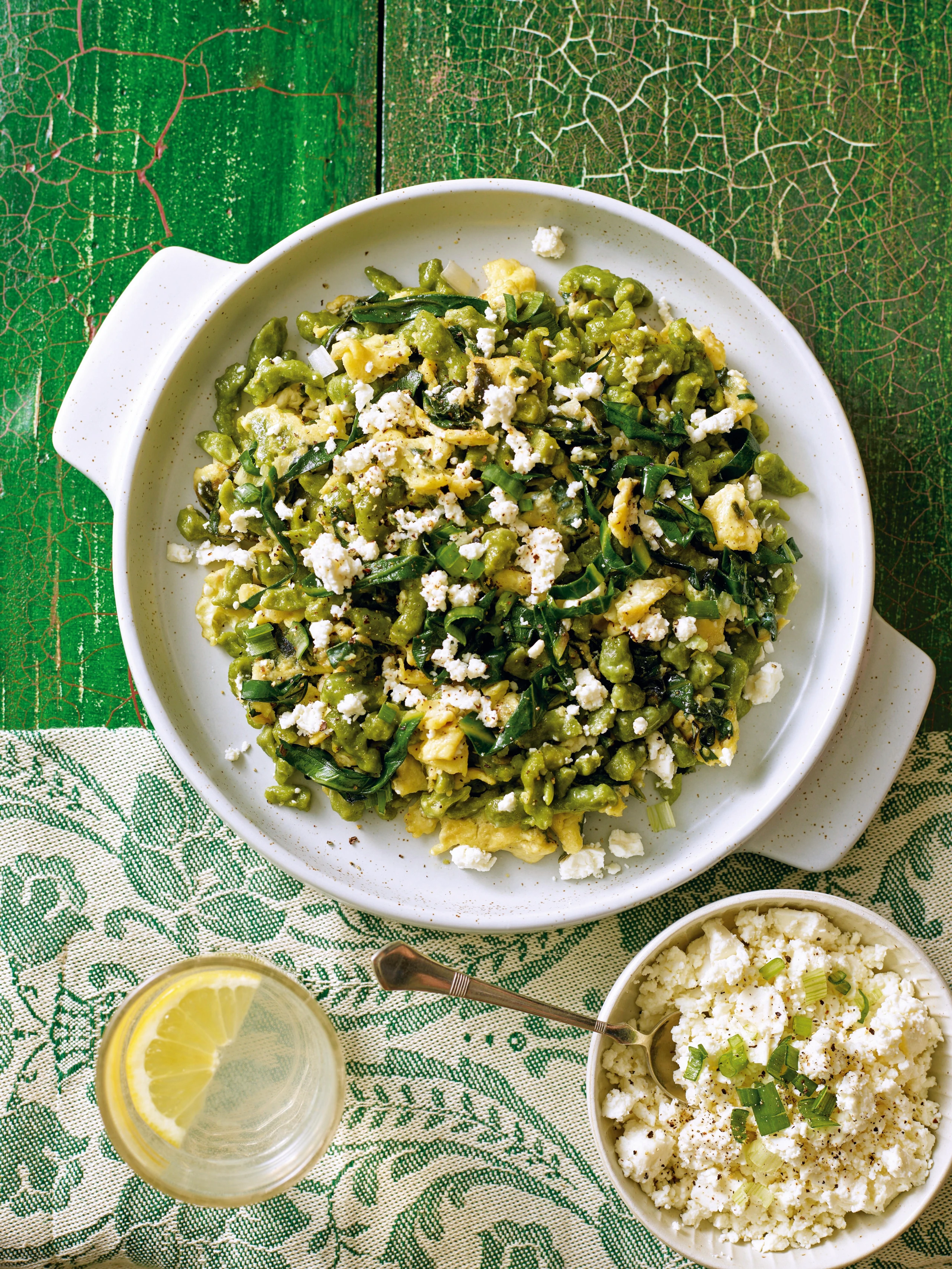 Spinatnockerl mit Ei, Mangold und Schafkäse