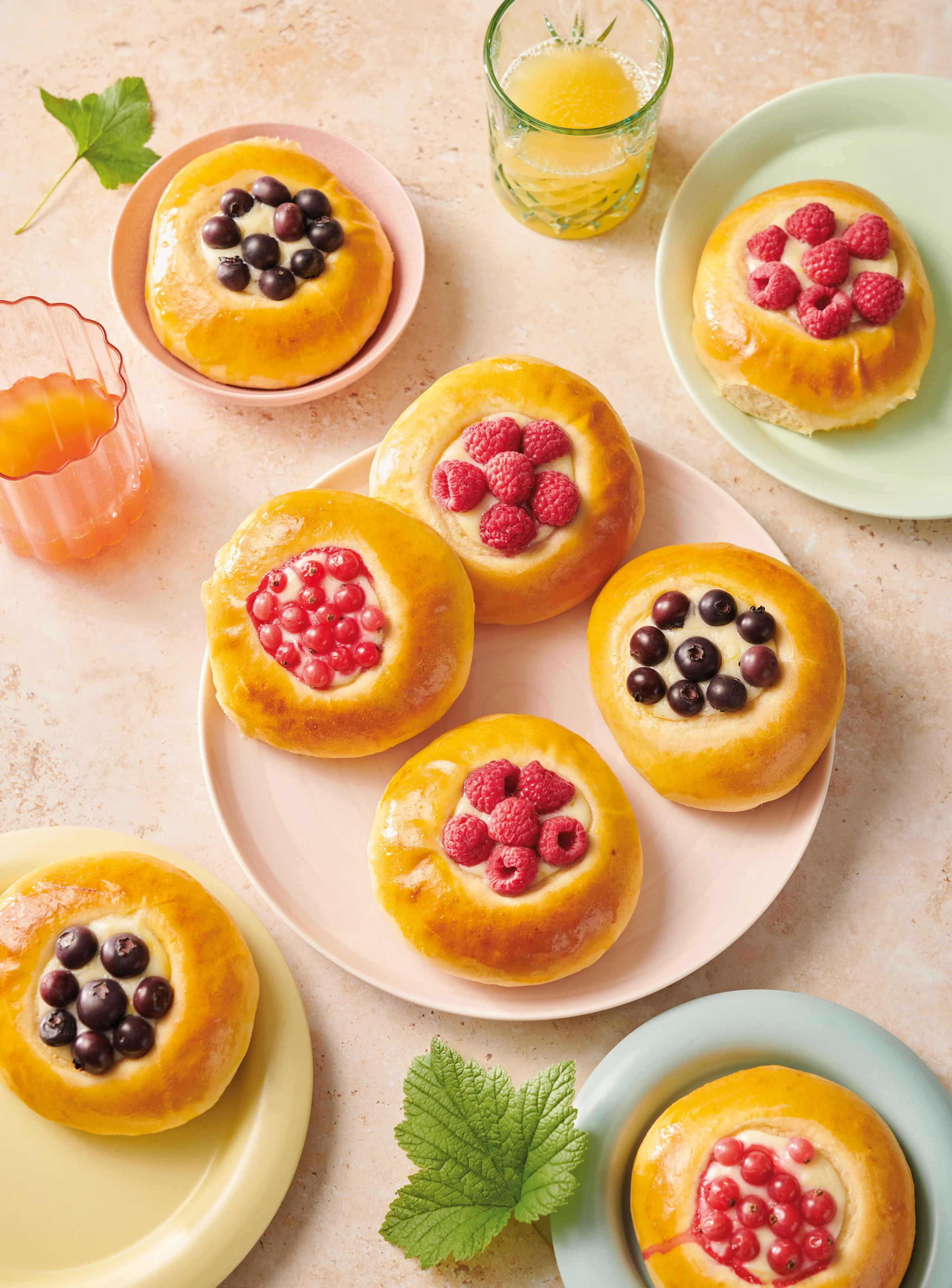 Cheesecake-Brioches mit Beeren