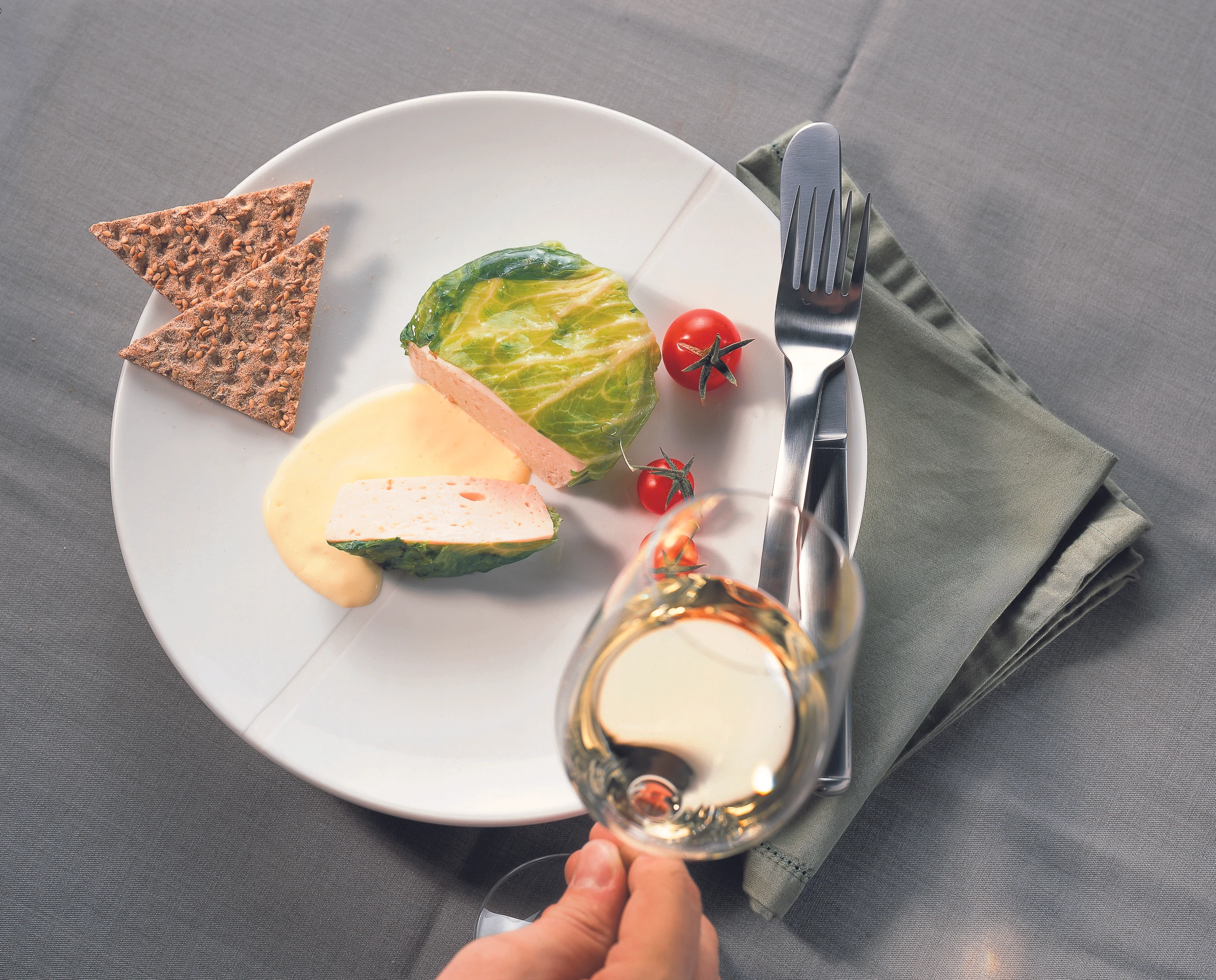 Räucherlachsmus mit Safransauce