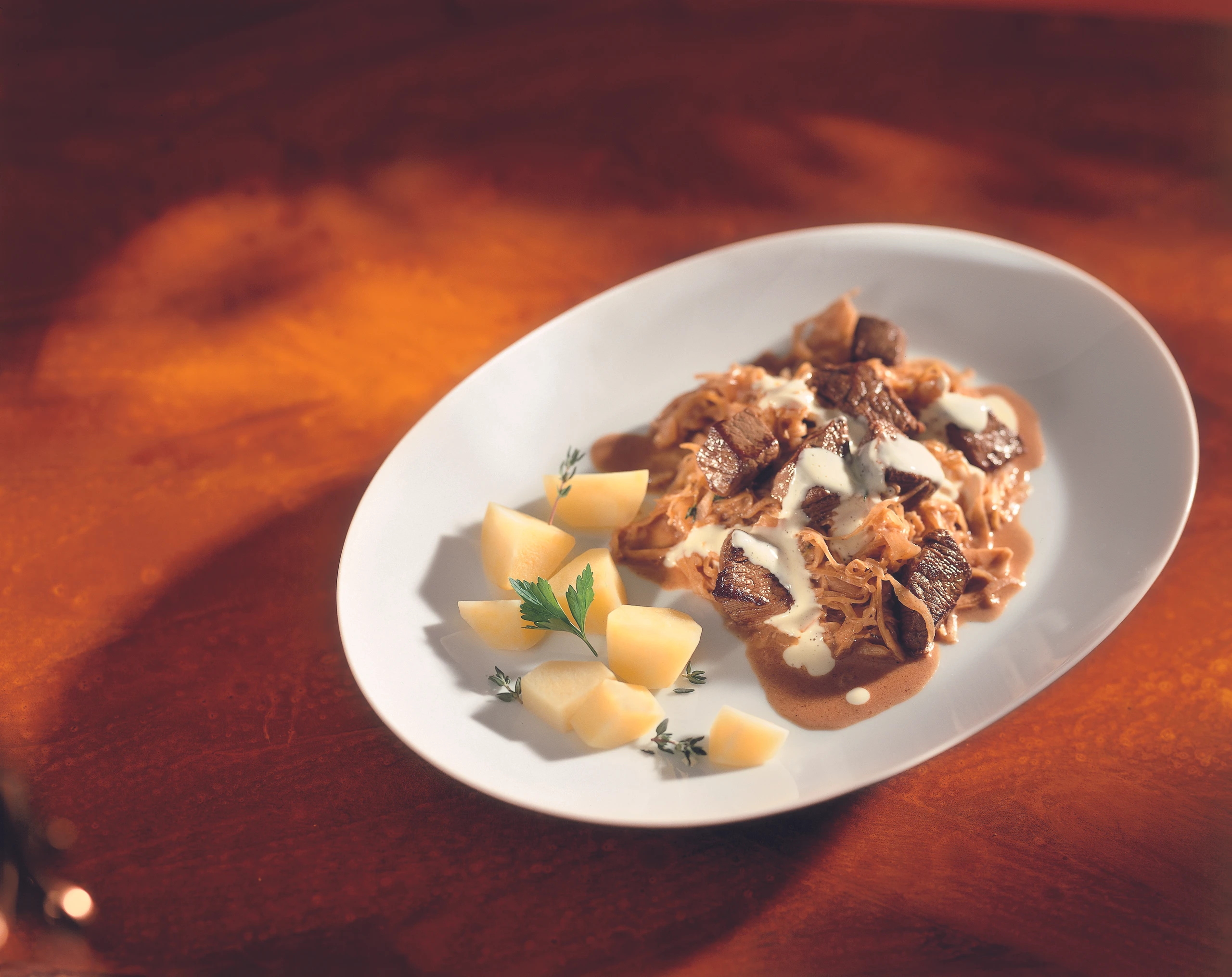 Rindsfiletwürfel mit Paprika-Rahmkraut