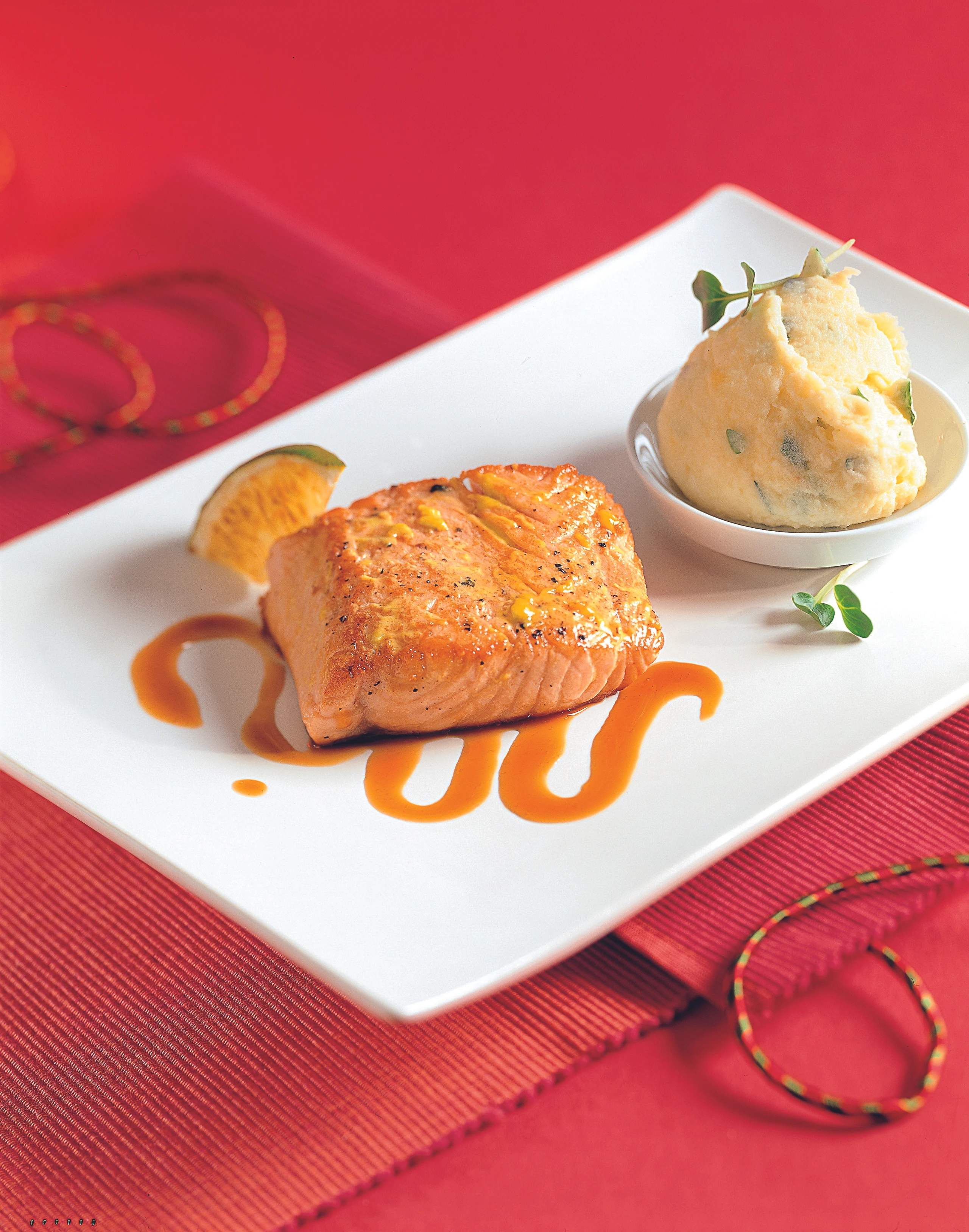 Gebratener Lachs mit Wasabi und Erdäpfelpüree mit Kresse und Kren