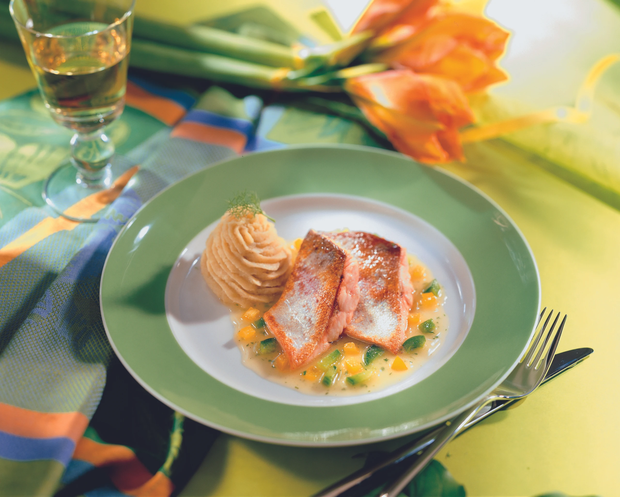 Lachsforellenfilet mit Paprikafond