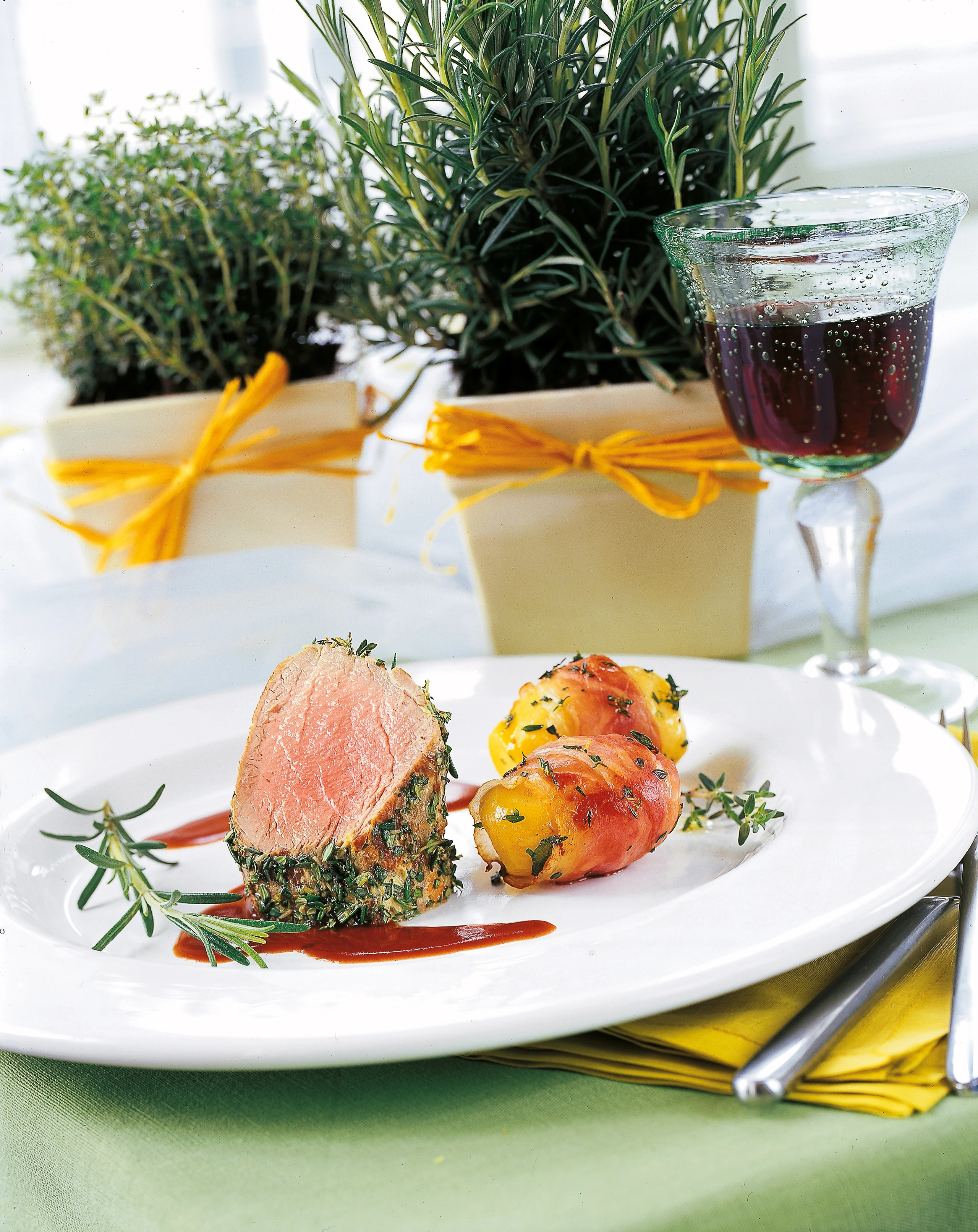 Schweinsfilet mit Rosmarinsauce und Prosciutto-Erdäpfeln