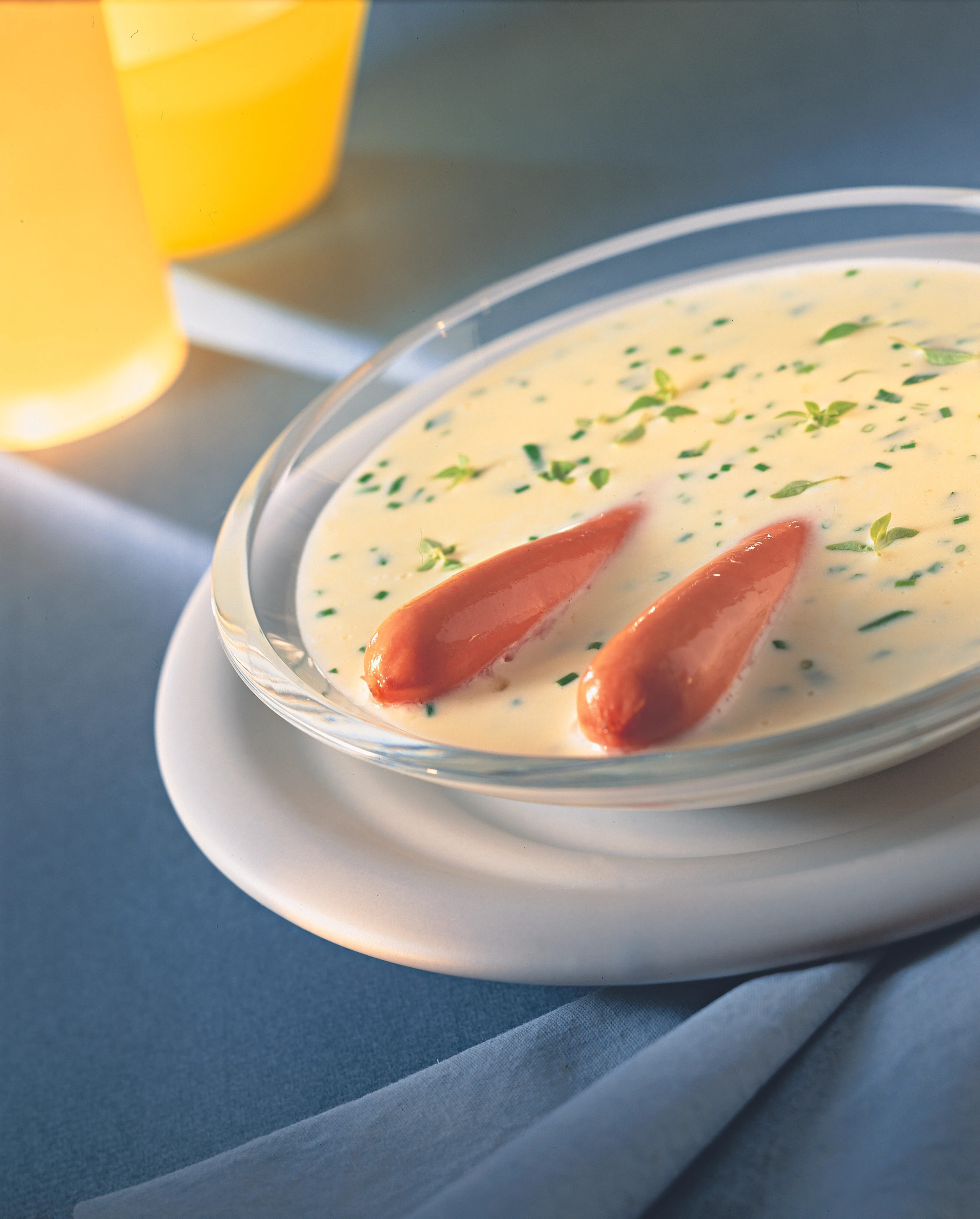 Kräutersuppe mit Würsteln
