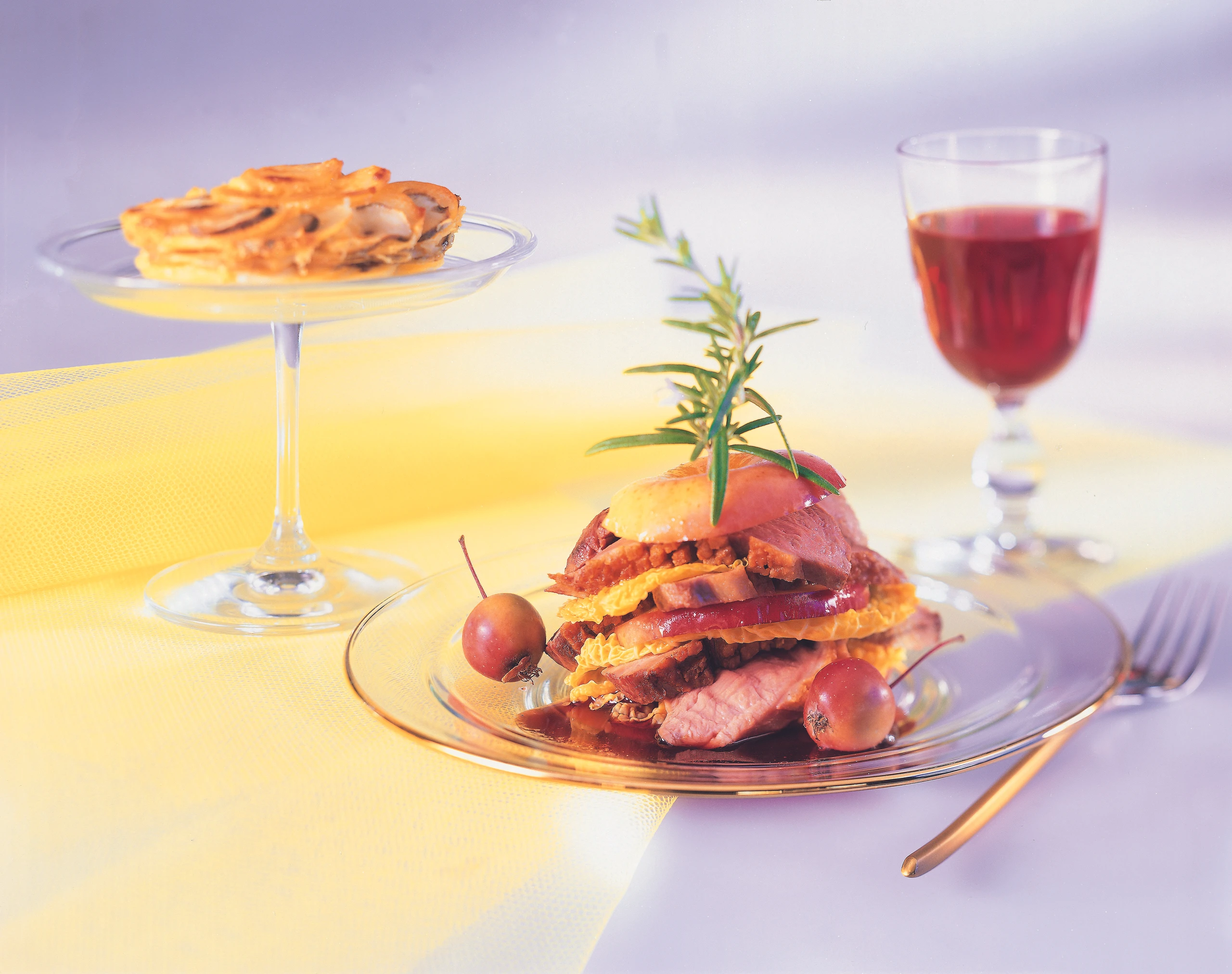 Entenbrust-Türmchen mit Topinambur-Gratin