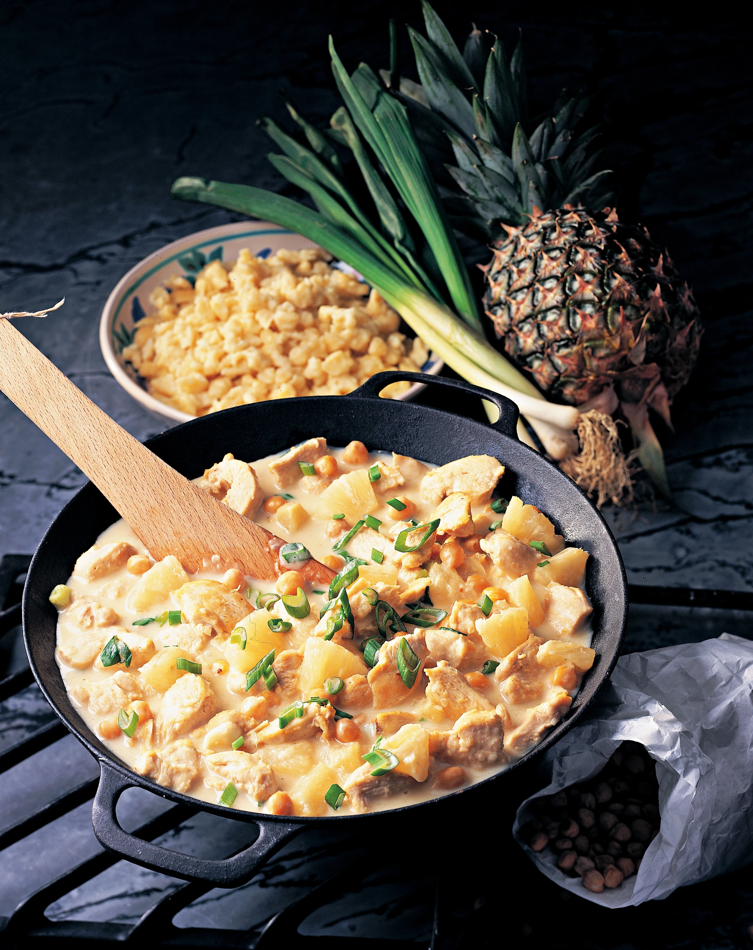 Hühnergeschnetzeltes mit Ananas und Wasserspatzen