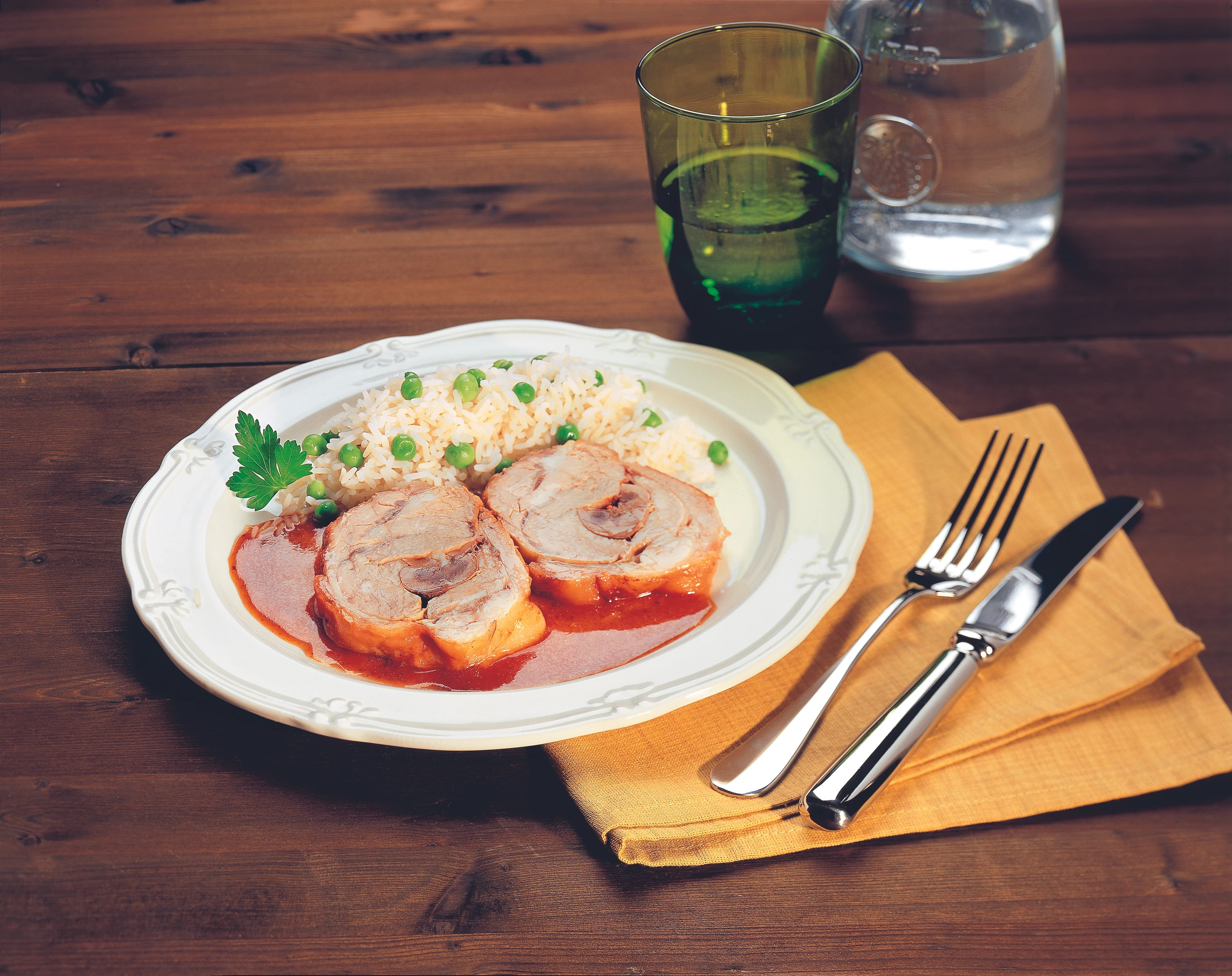 Gerollter Kalbsnierenbraten mit Erbsenreis