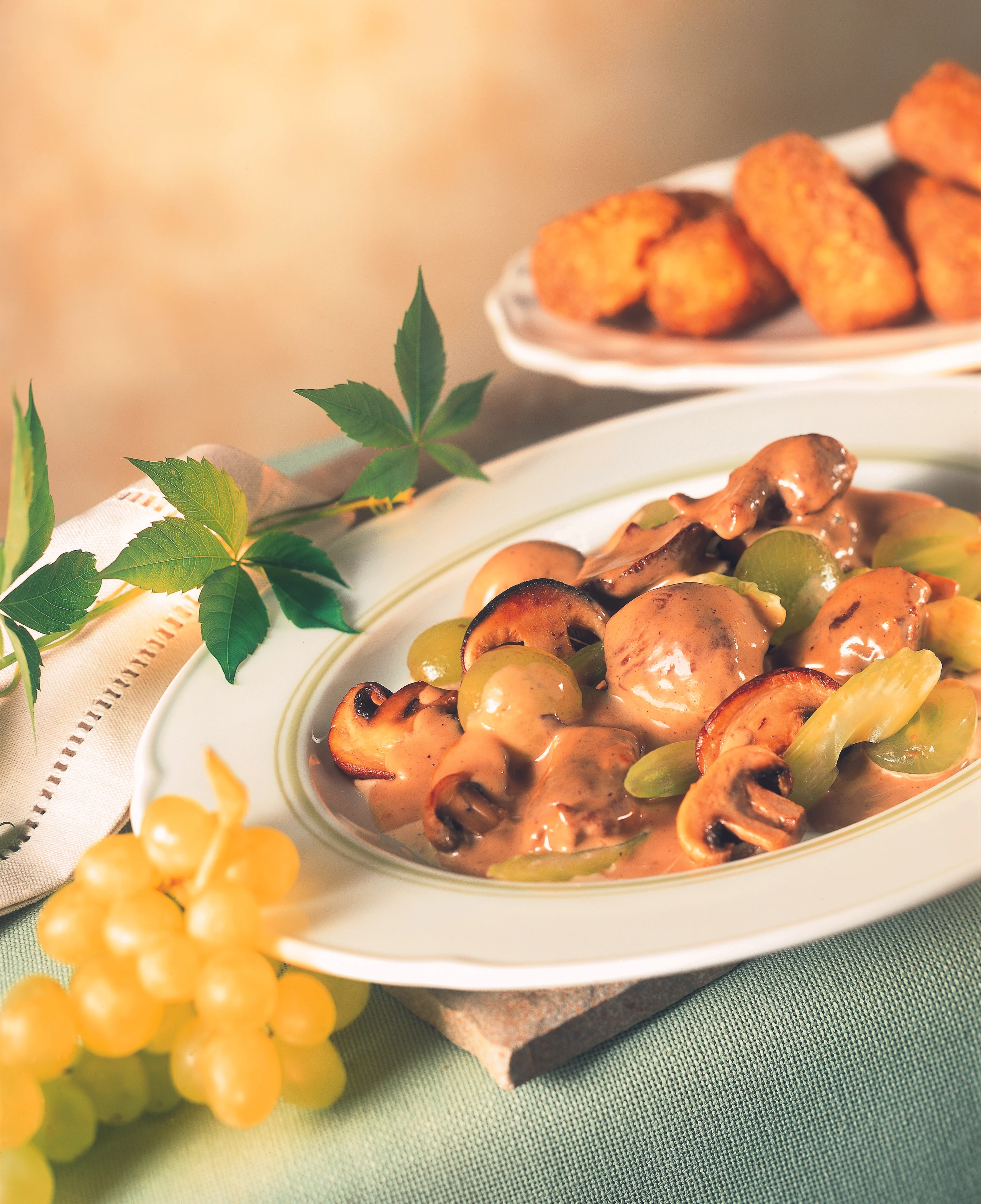 Rehgeschnetzeltes mit Pilzen und Walnuss-Kroketten