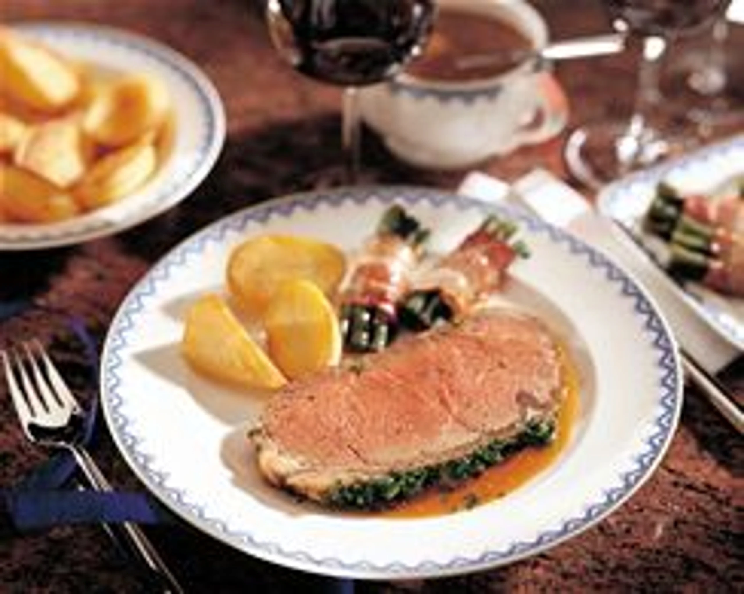 Roastbeef mit Senfsauce, Speck-Fisolen und Bratkartoffeln