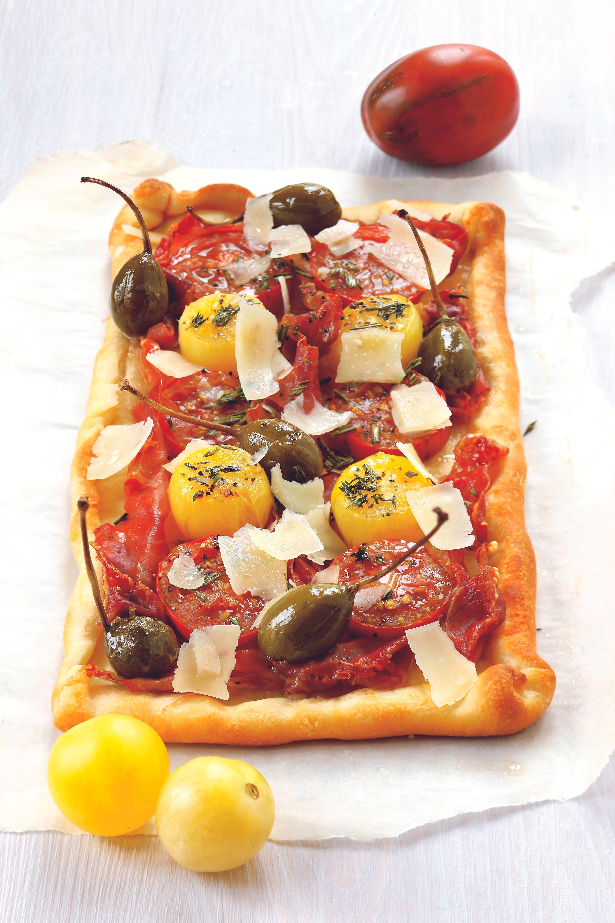 Paradeis-Pizza mit Prosciutto
