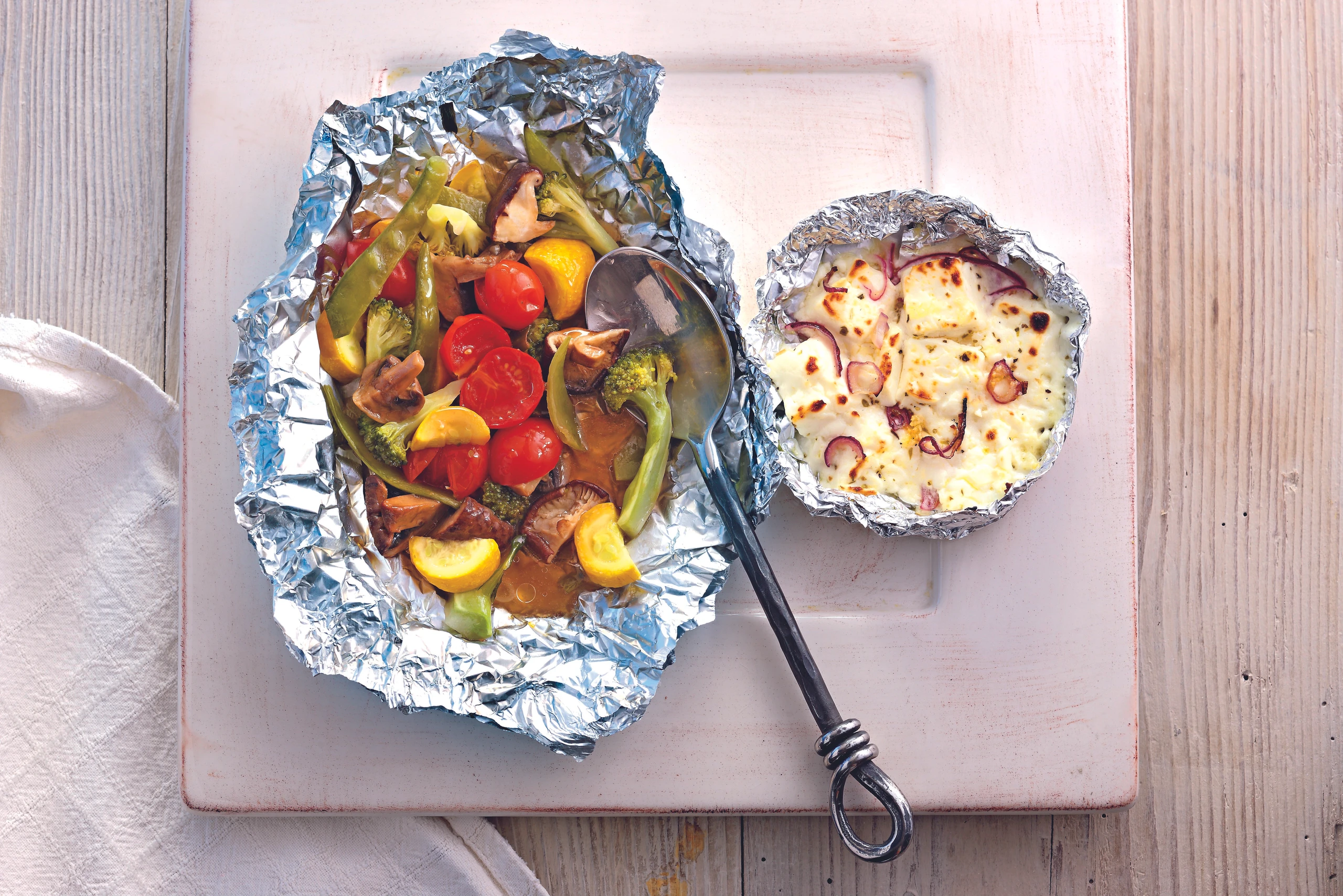 Gemüse-Päckchen mit Schwammerln und Schafkäse