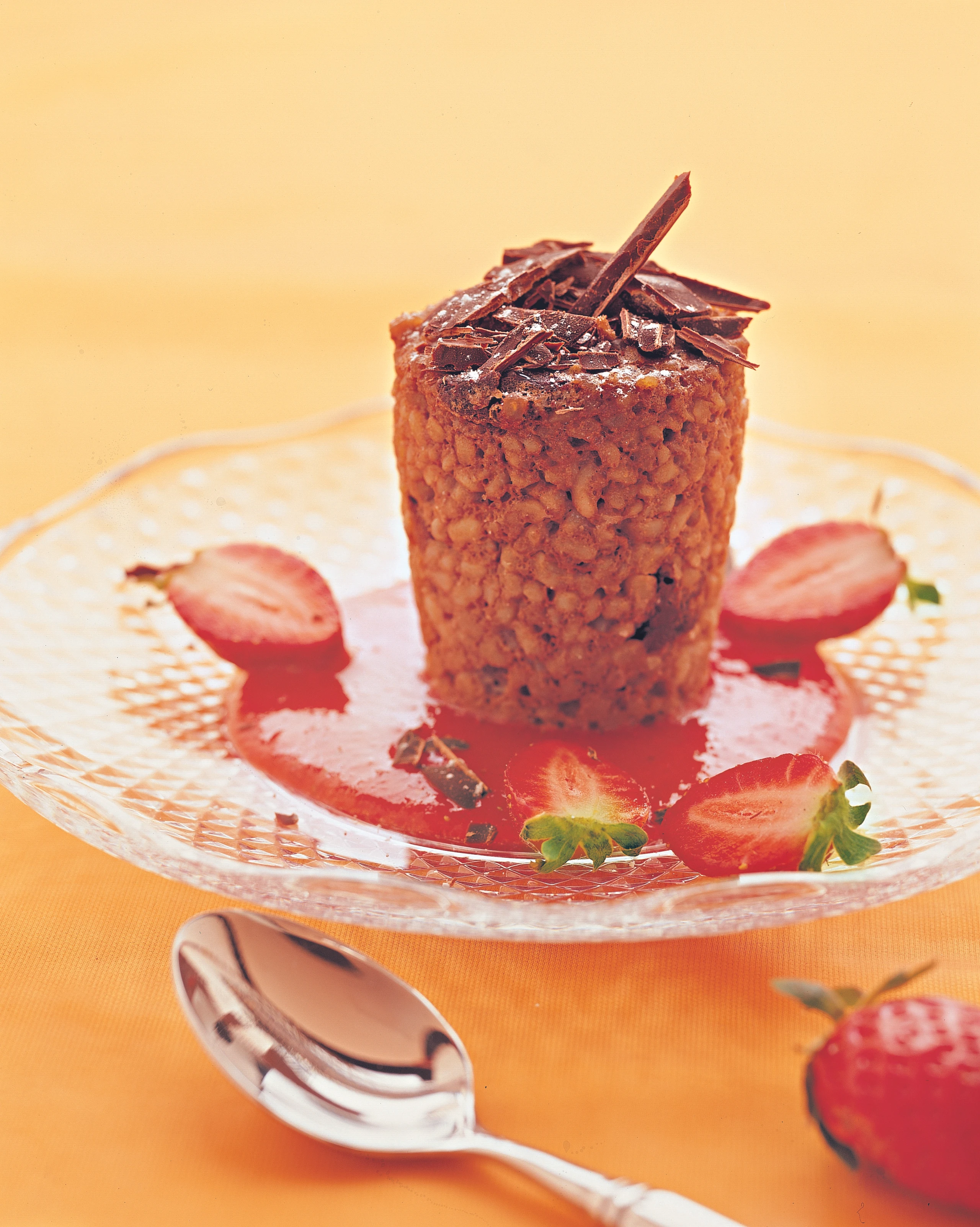 Bulgur-Schokolade-Auflauf mit Erdbeersauce