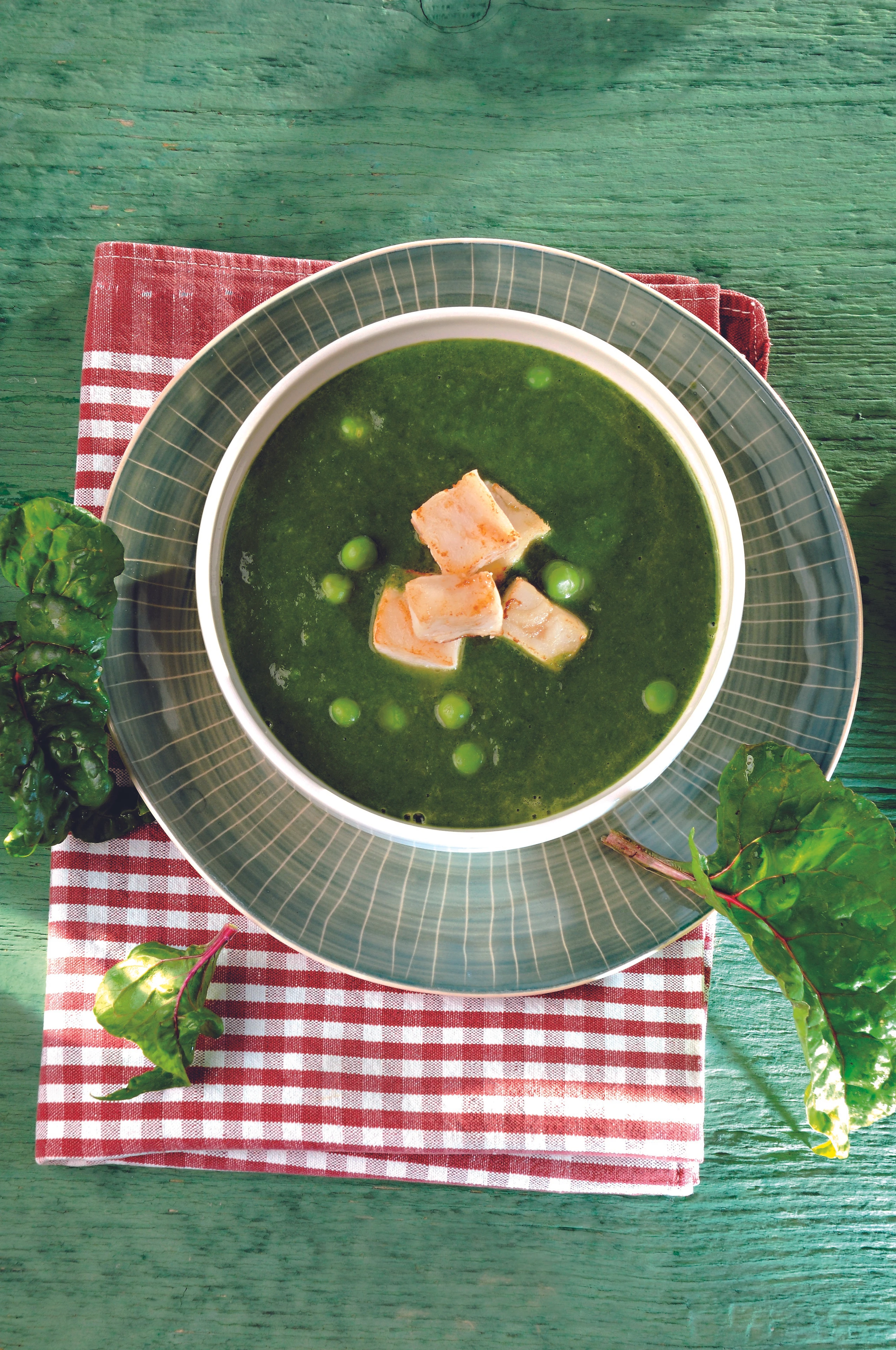 Spinatcremesuppe mit Hoki und Erbsen