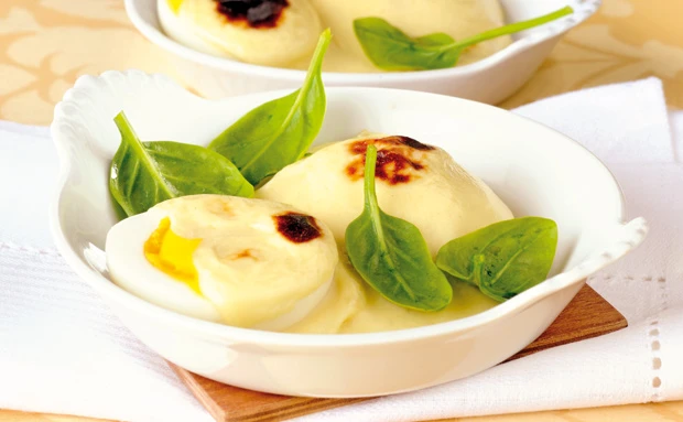 Eiergratin mit Spinat-Salat