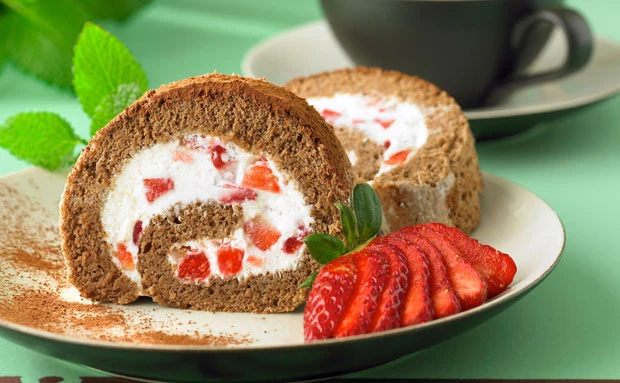 Dinkel-Erdbeer-Roulade