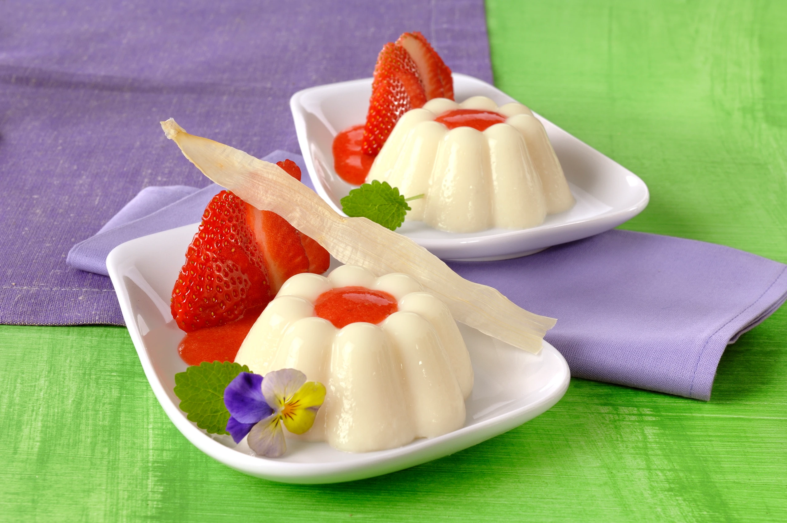 Spargelpudding mit Erdbeerragout