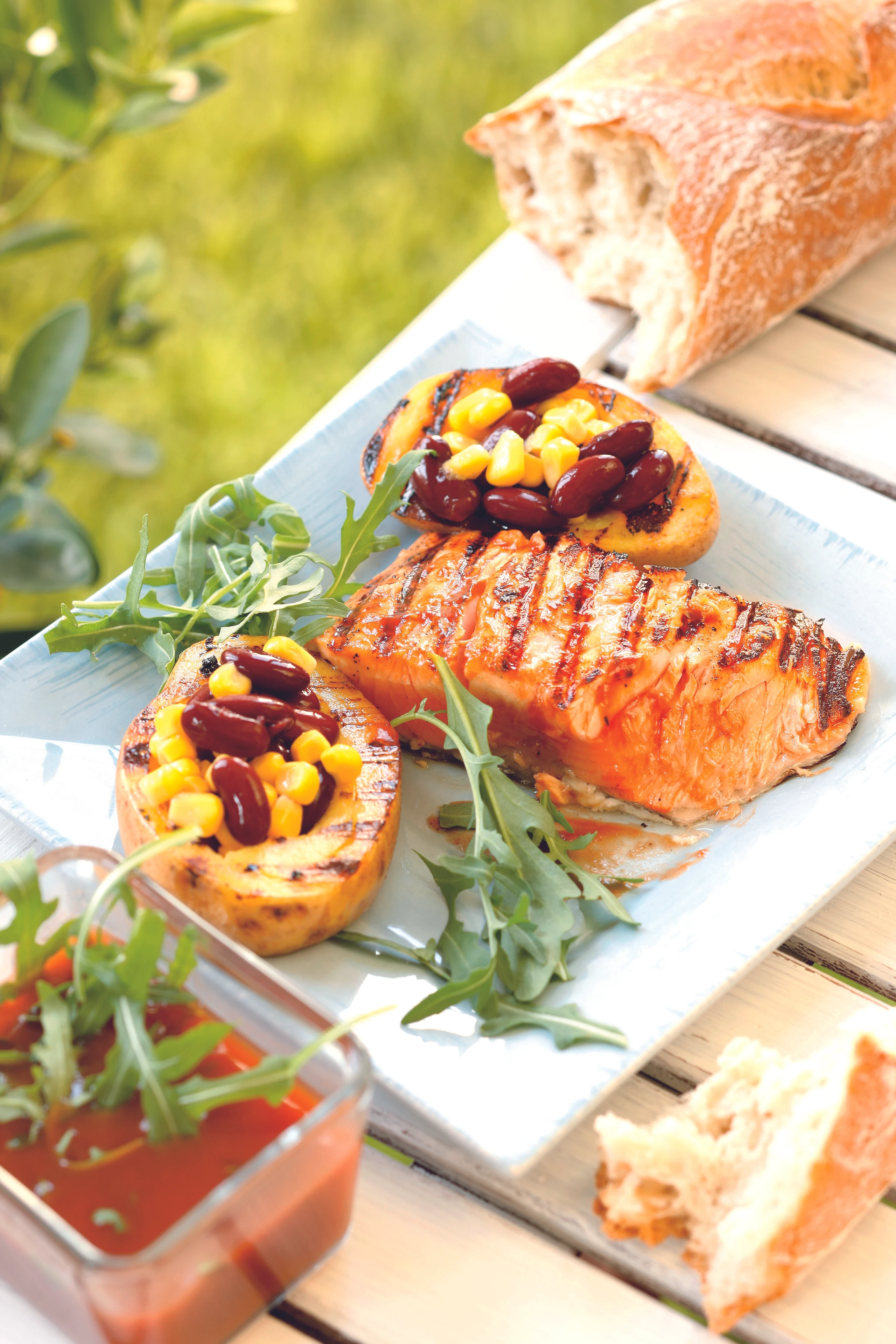 Lachs mit BBQ-Marinade und Feuer-Bohnen-Erdäpfeln