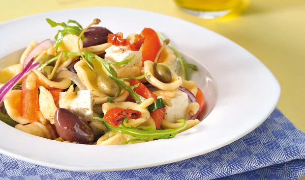 Frische Salate für heiße Sommertage