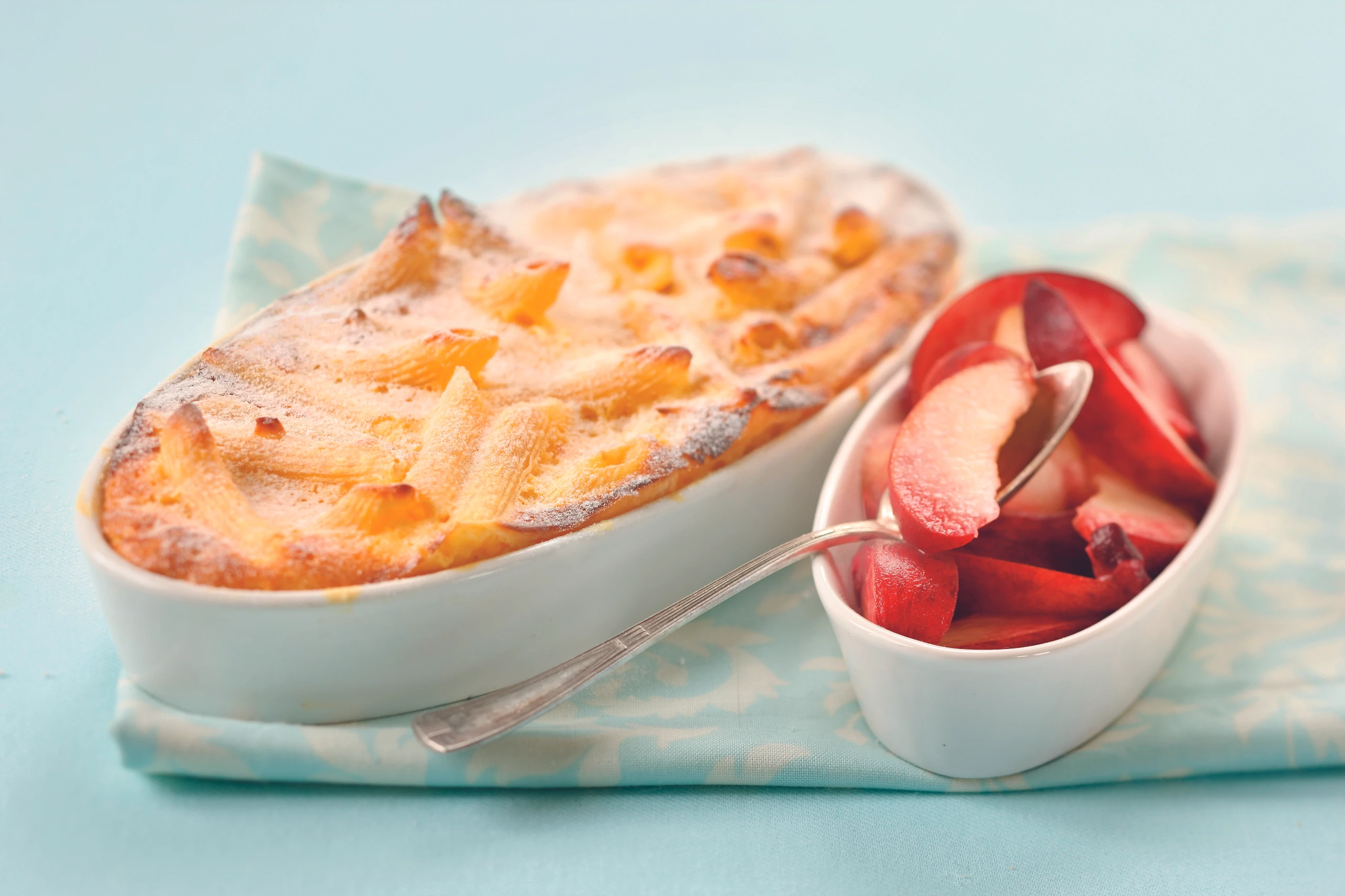 Süßer Nudelauflauf mit Pfirsichen