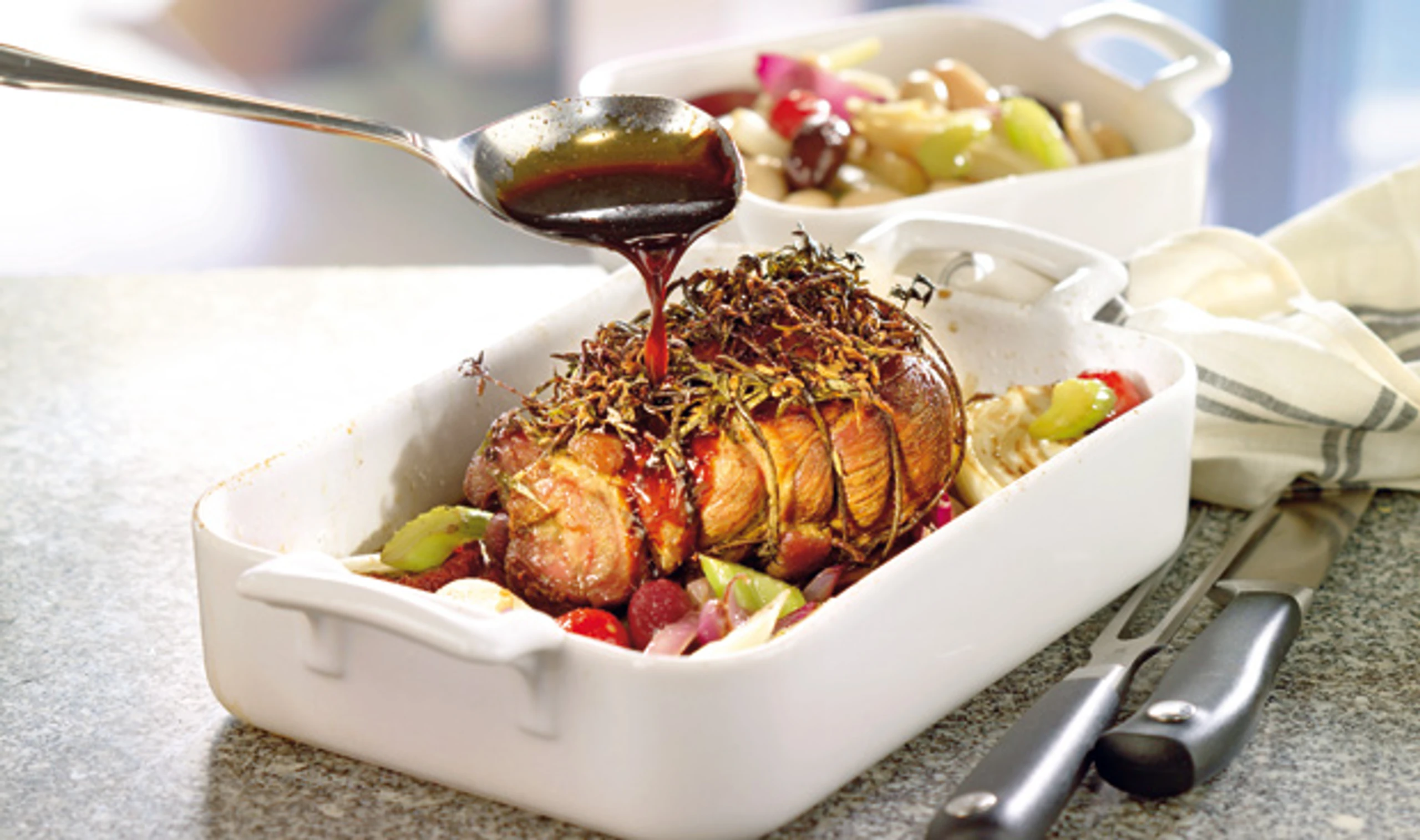 Lammbraten mit mediterranem Gemüse und Polenta