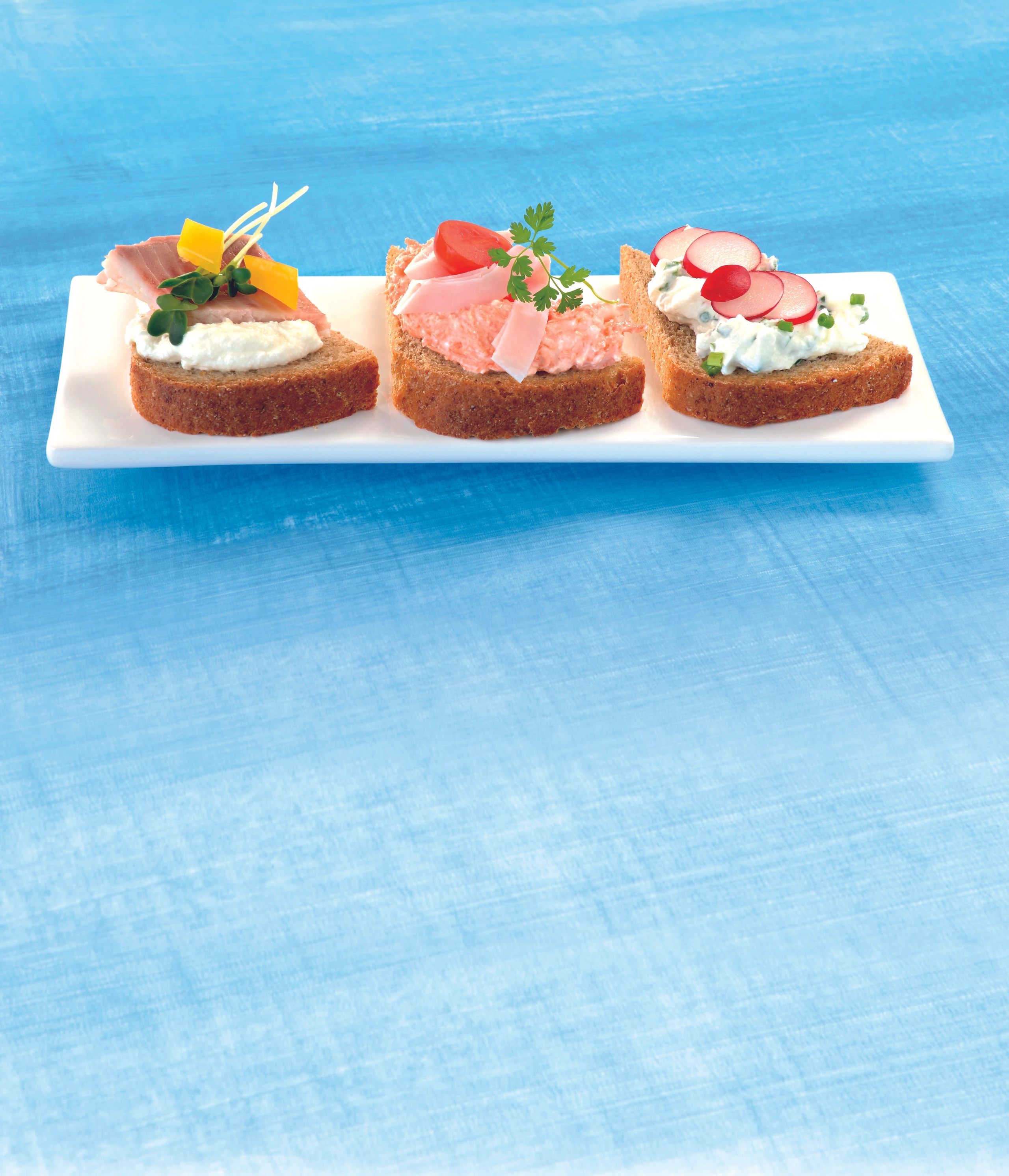 Leichtes Brötchen mit geräucherter Forelle