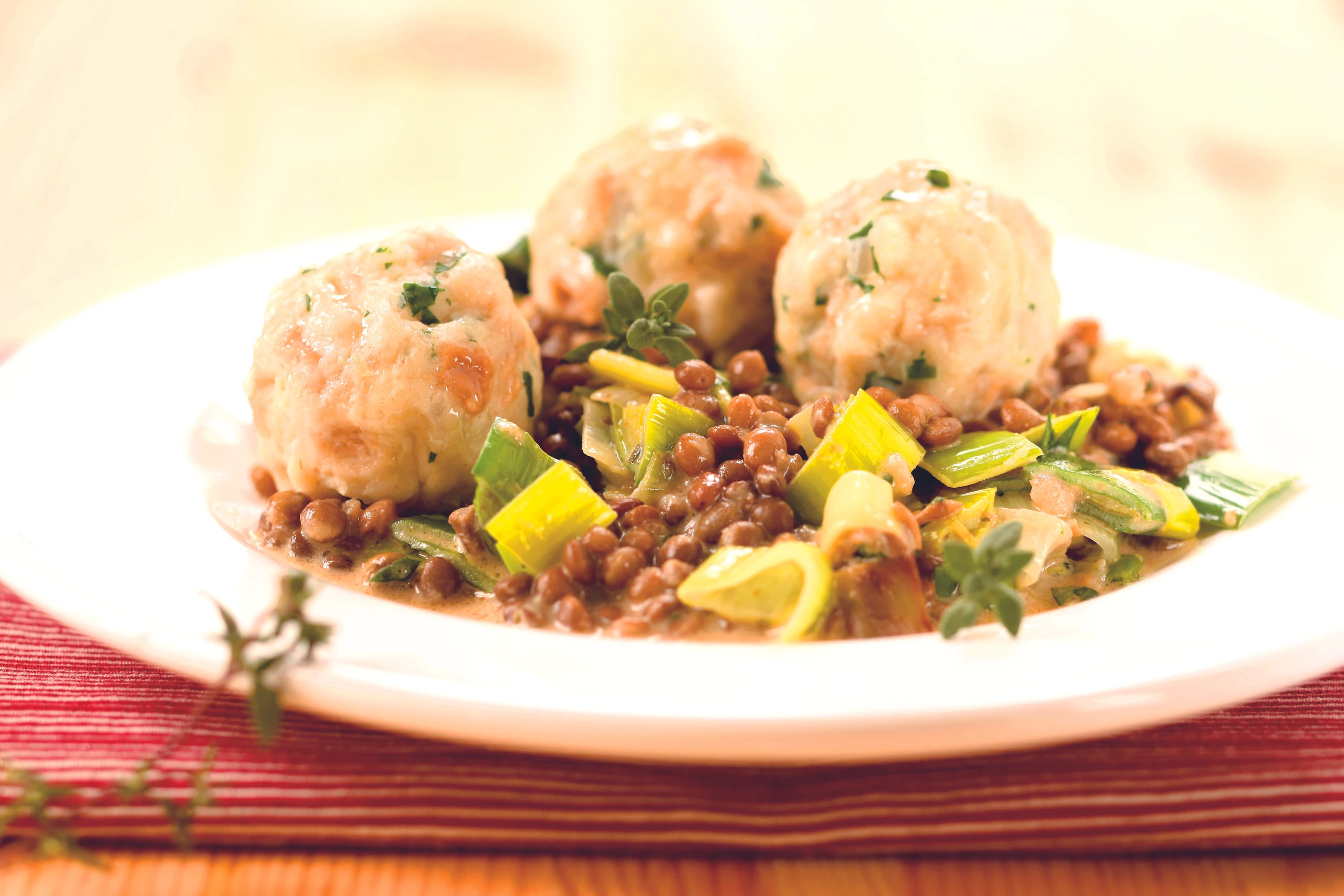 Linsen Ragout mit Lauch und Semmel Knöderln