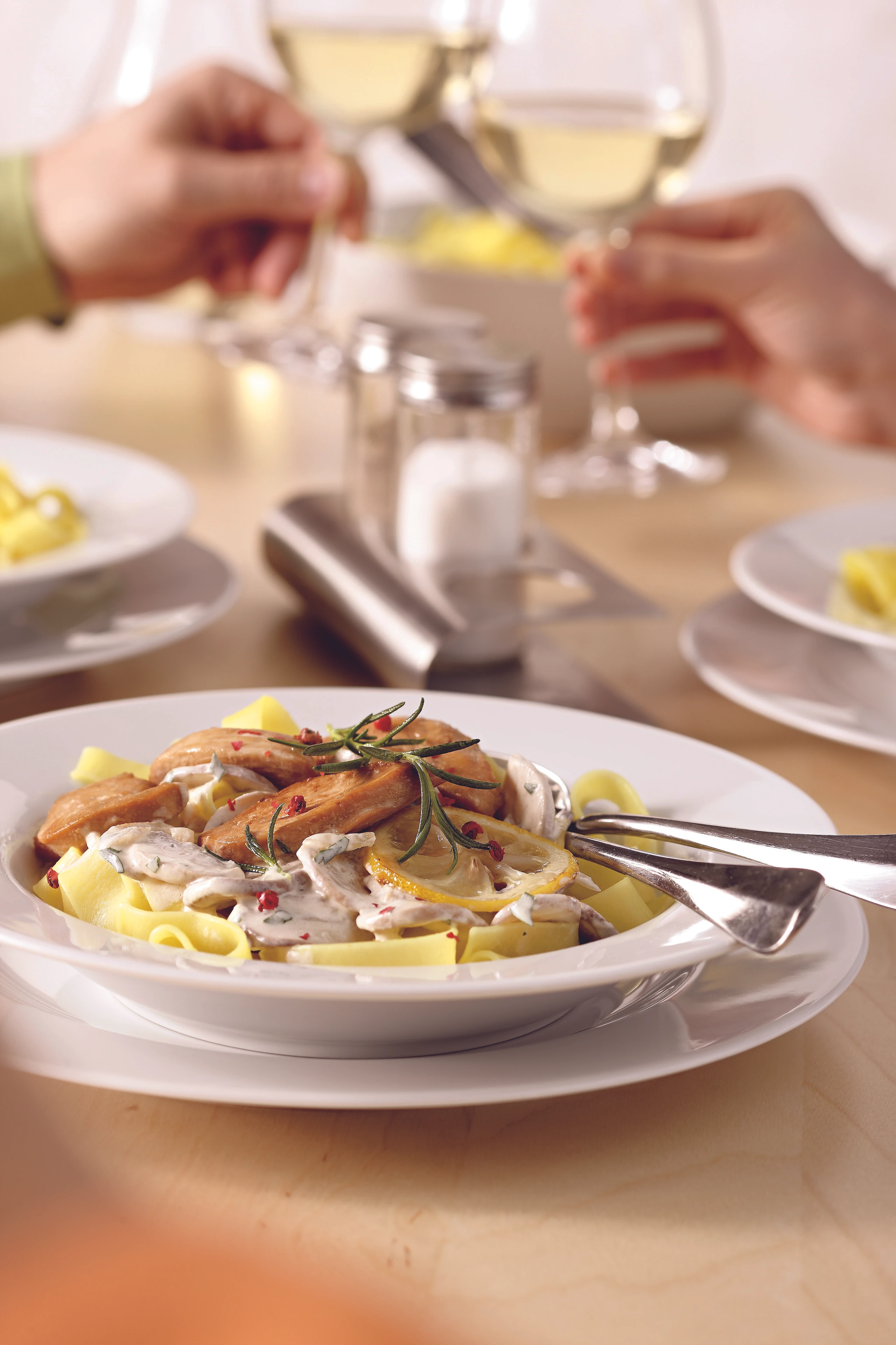 Cremige Pilz-Fettuccine mit Hühnerstreifen