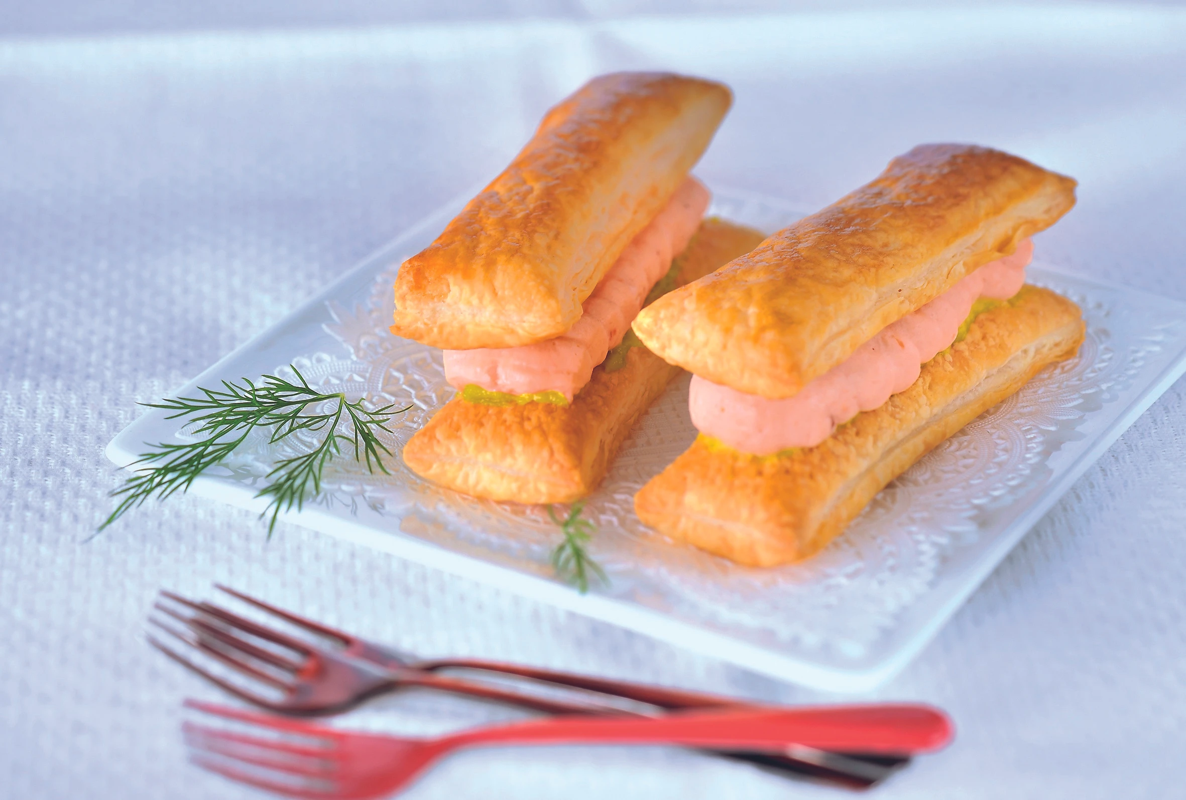 Cremeschnitten mit Räucherlachs und Wasabi