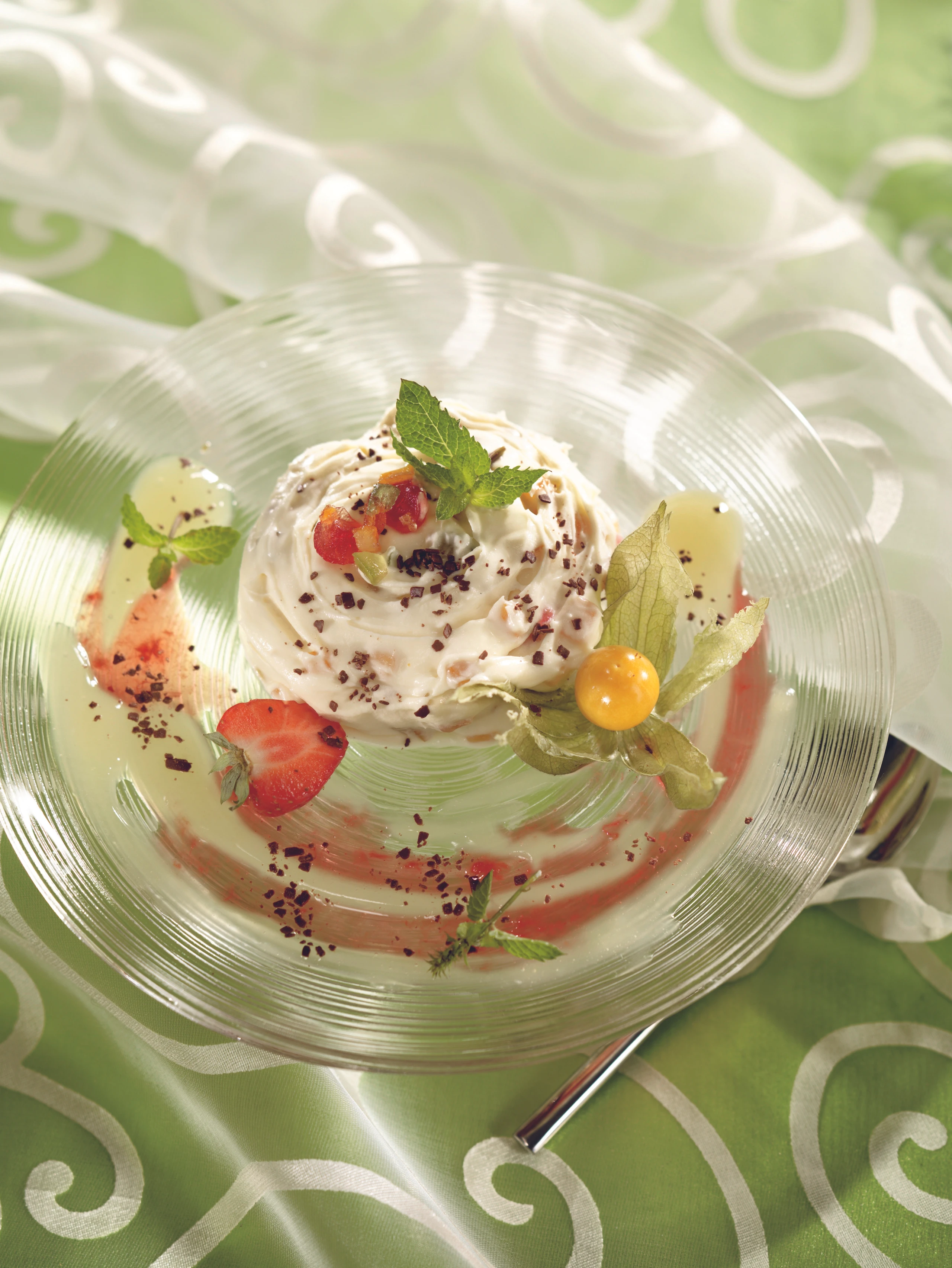 Silvester Mousse mit Frucht Sauce