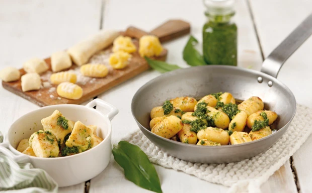 Erdäpfelgnocchi oder Ricottagnocchi mit Bärlauchpesto