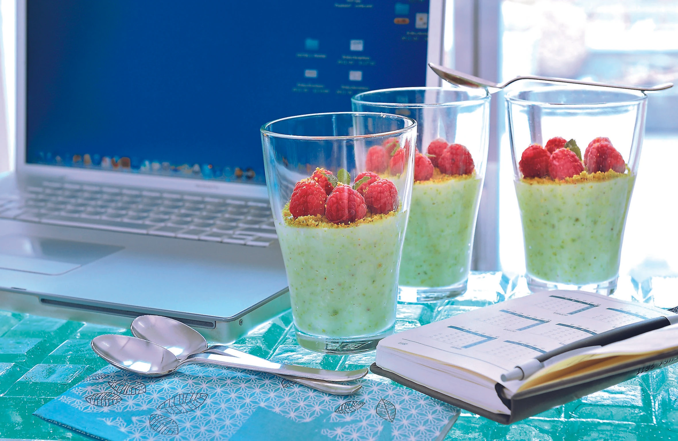 Pistazien-Pudding mit Beeren