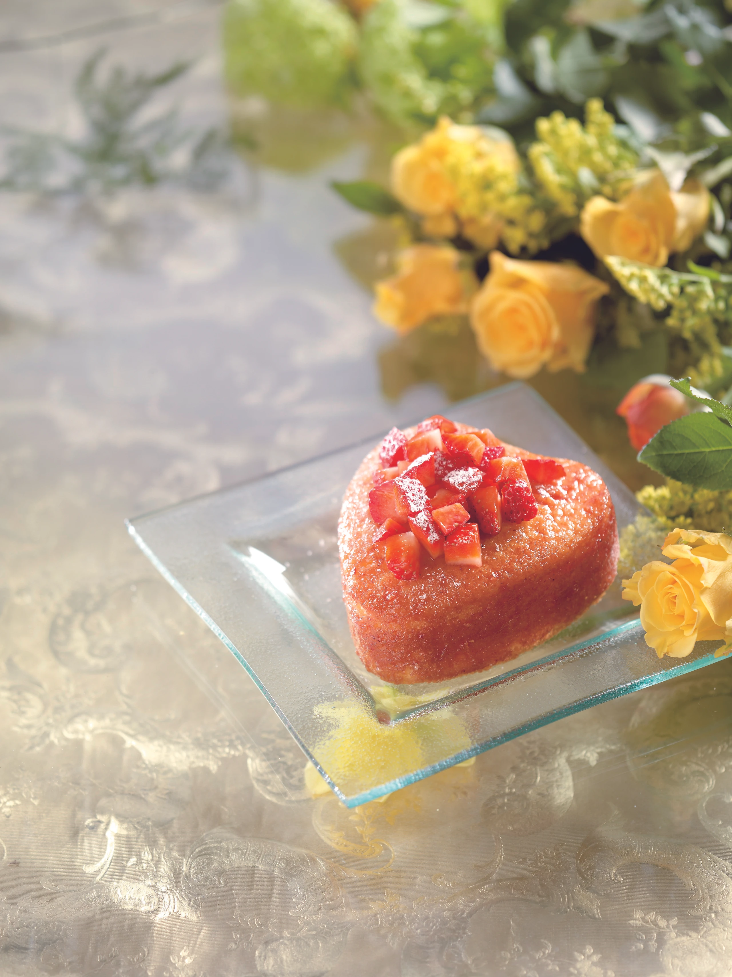 Herziger Becherkuchen mit Erdbeeren