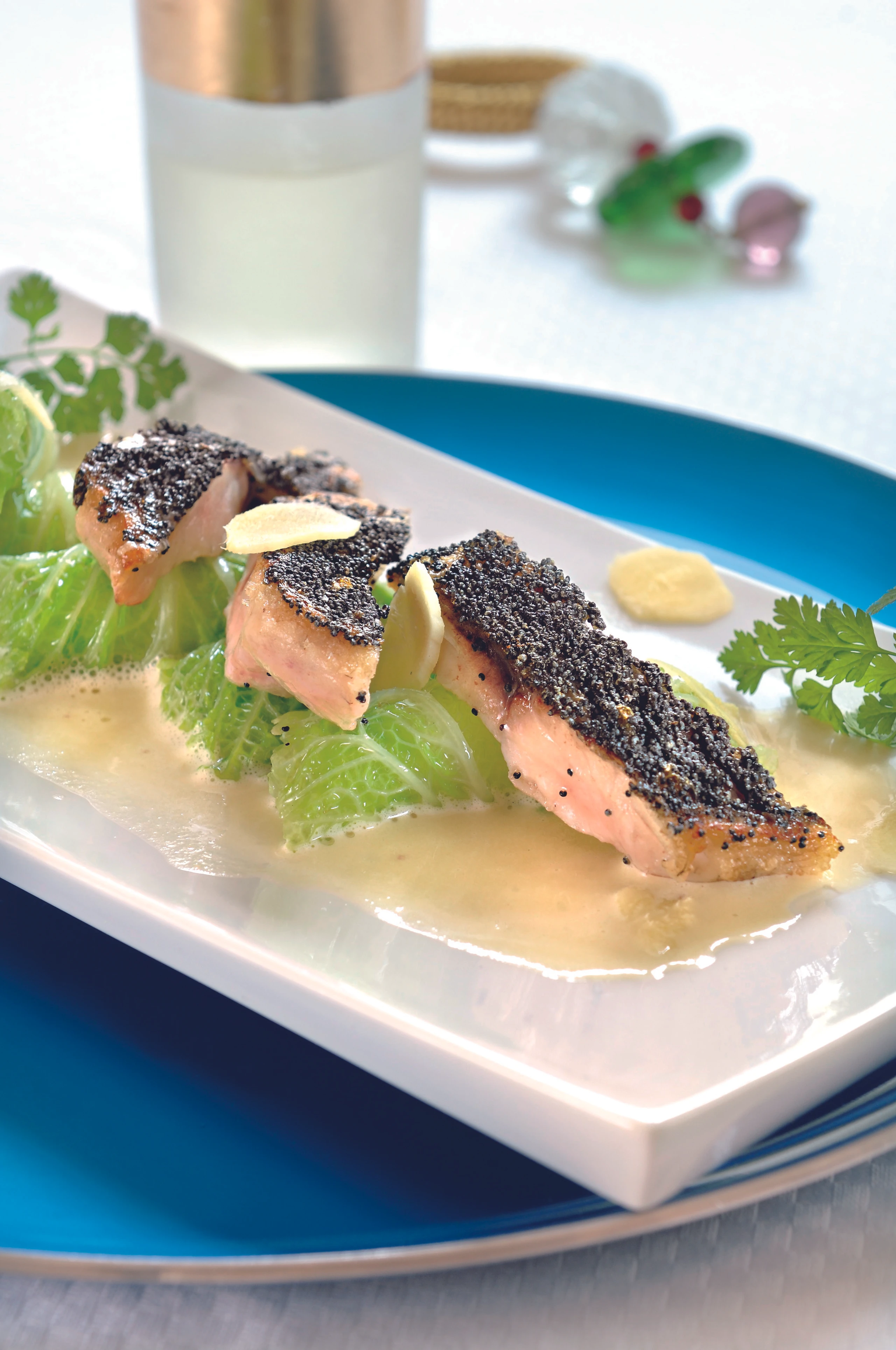 Karpfenfilet mit Mohn auf Chinakohl
