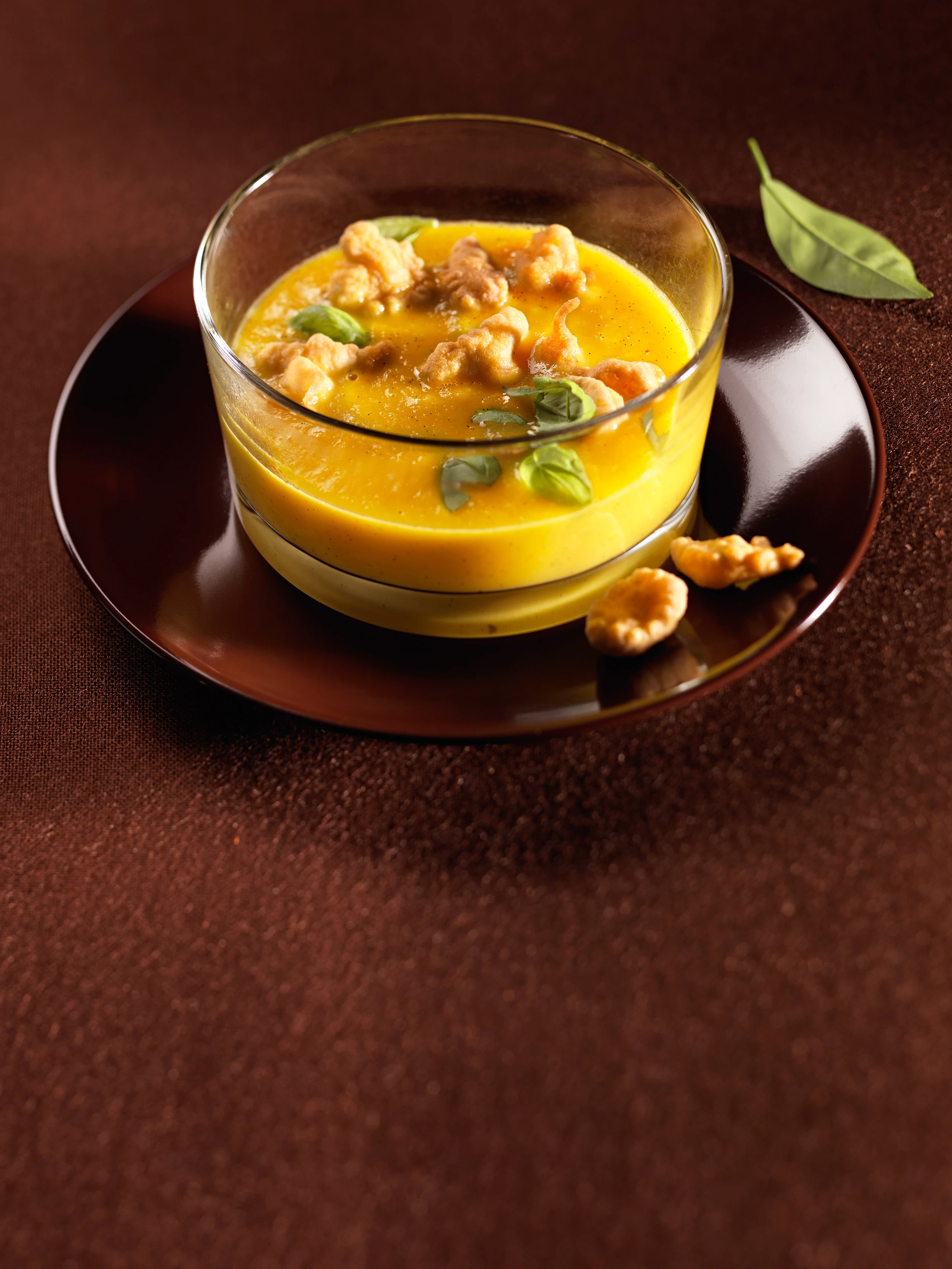 Karotten-Orangensuppe mit Backerbsen