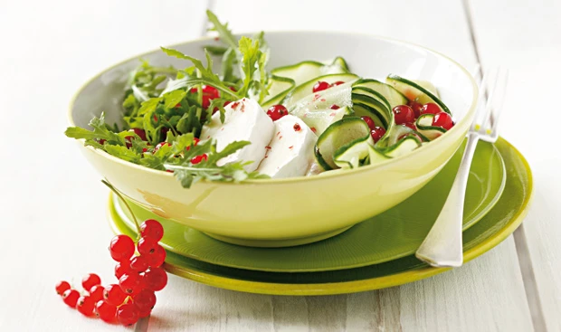 Ziegenkäse-Salat mit Honig-Ribiselmarinade