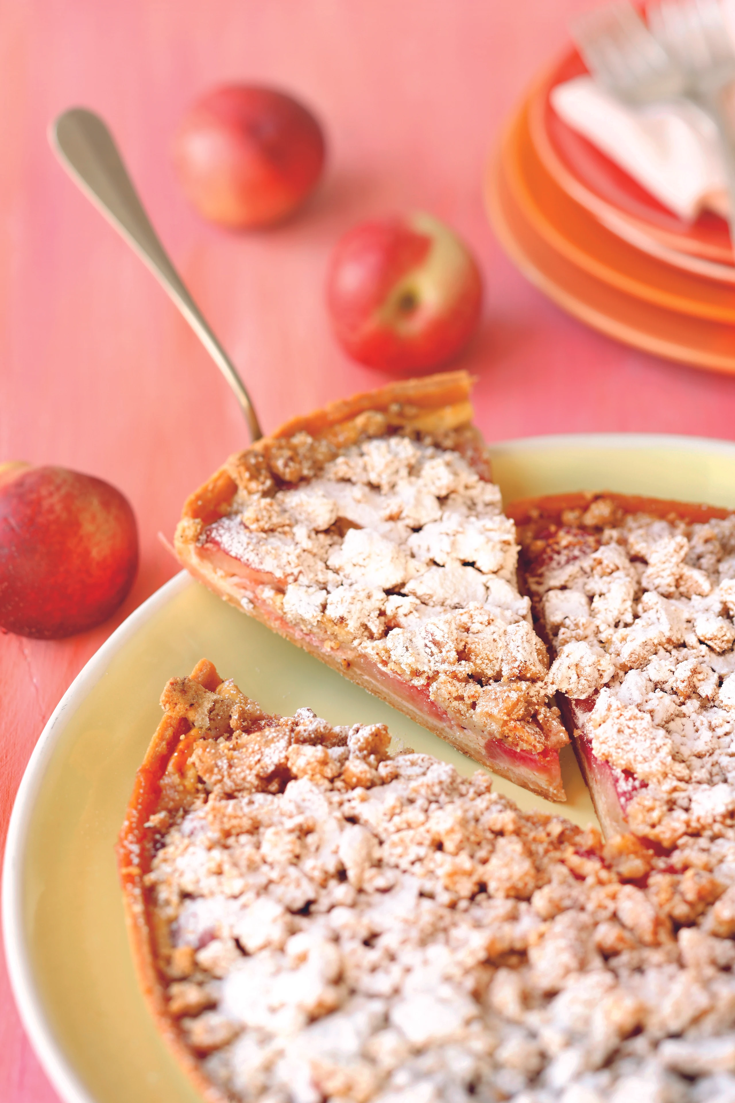 Nektarinentarte mit Lavendelstreusel