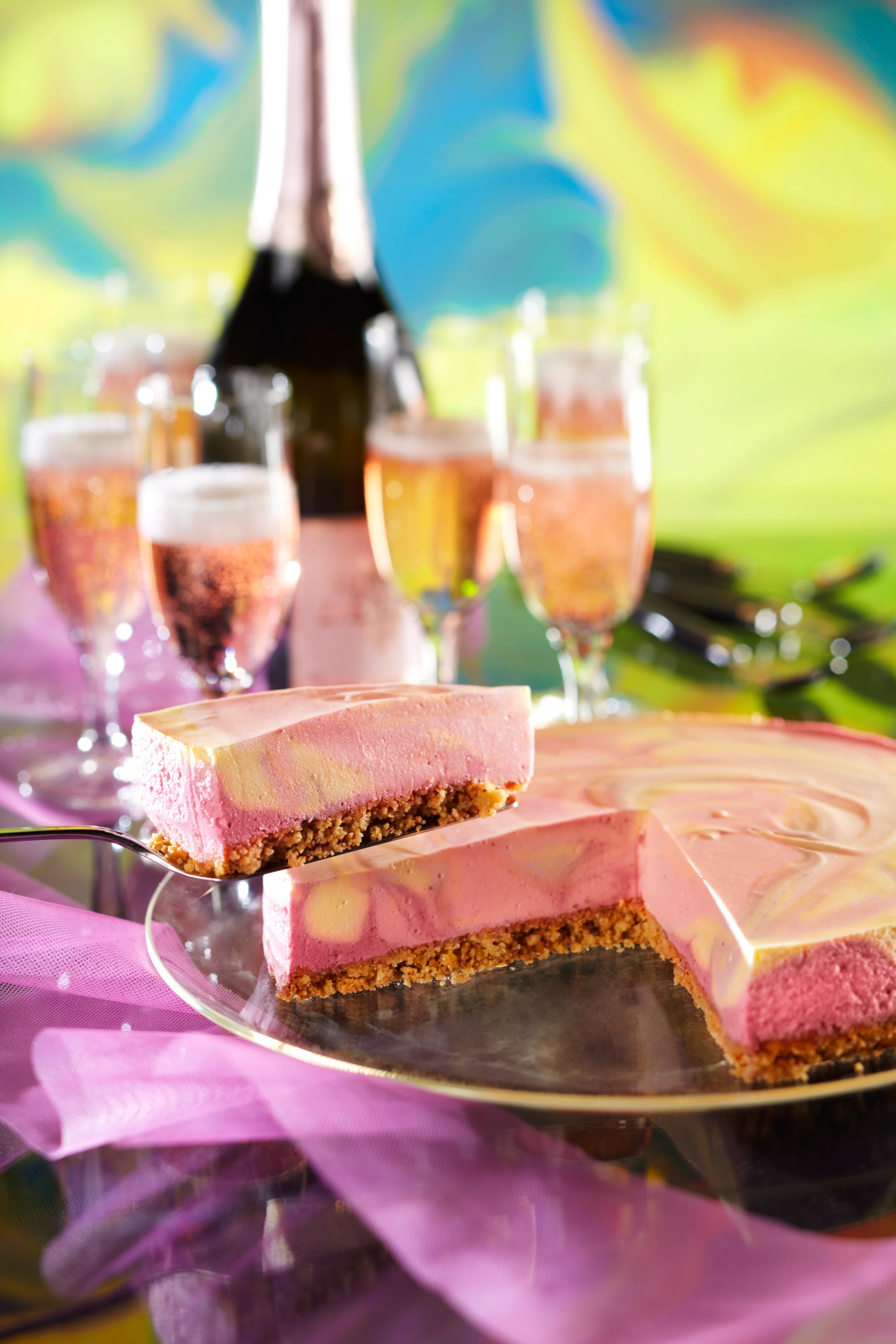 Marmorierte Fruchttorte mit Keksboden