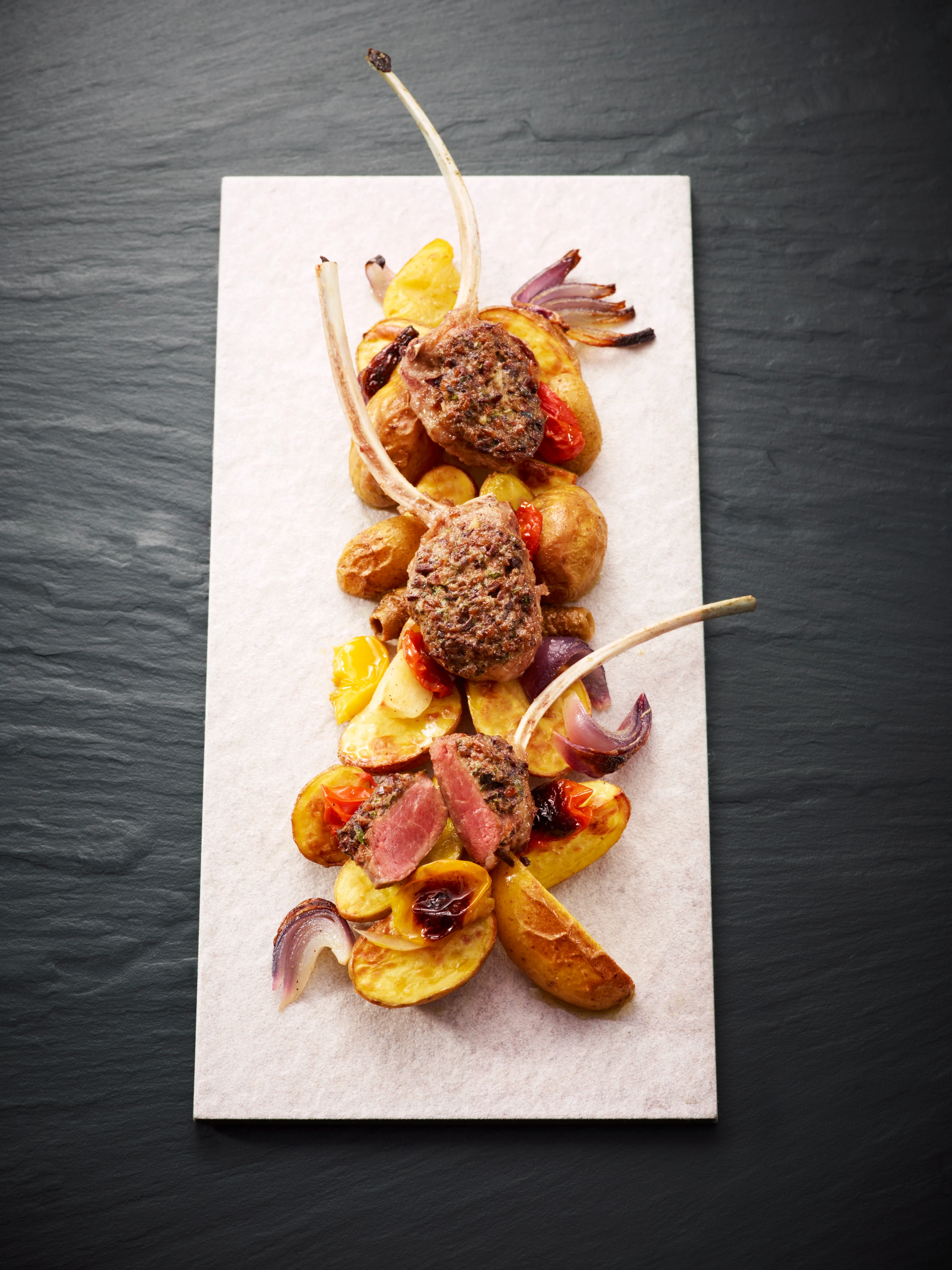 Lammkotelettes mit Oliven-Kräuterkruste