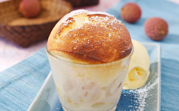 Joghurtsoufflée mit Litschis