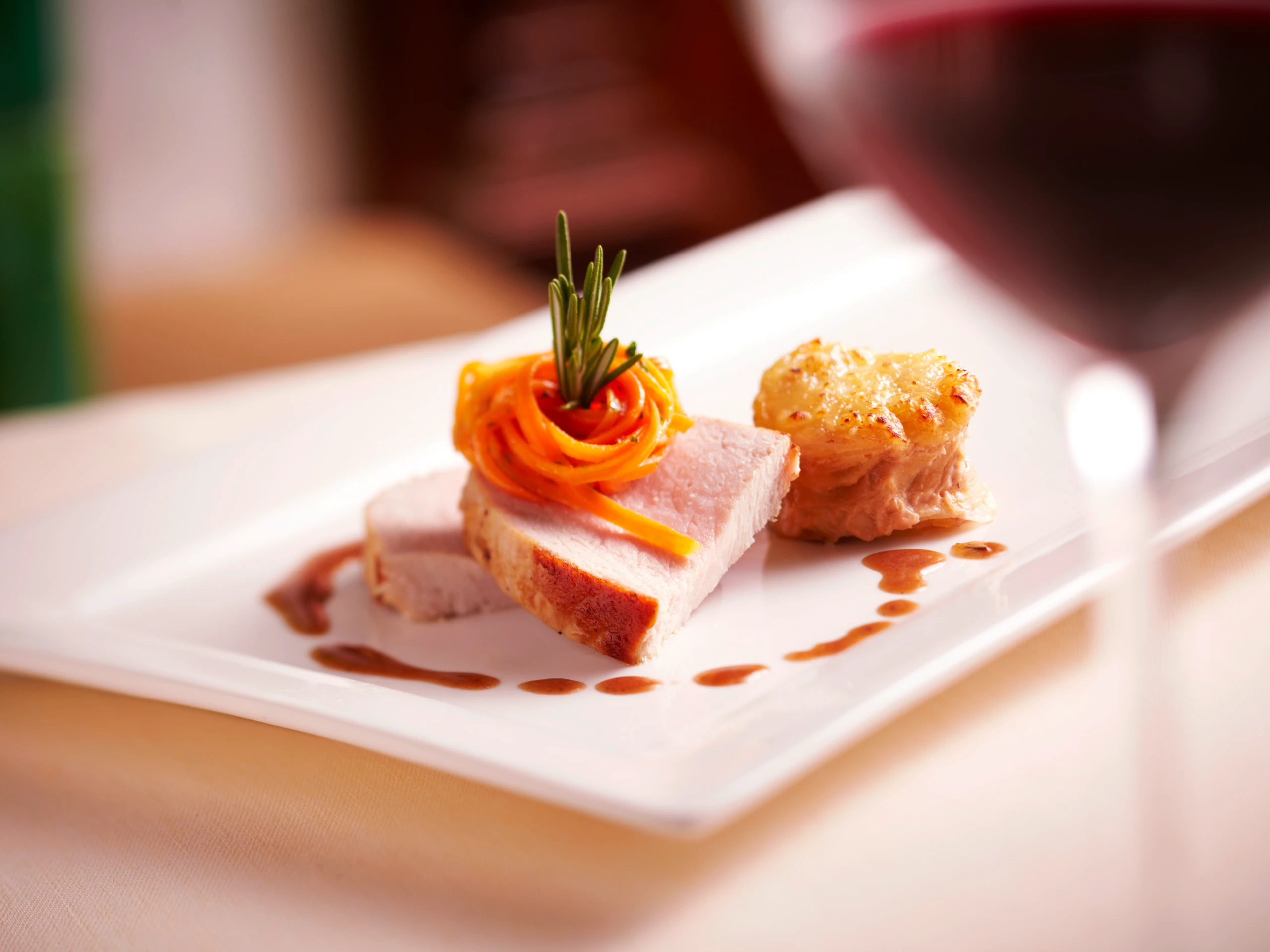 Kalbsrückenfilet mit Erdäpfel-Nussgratin