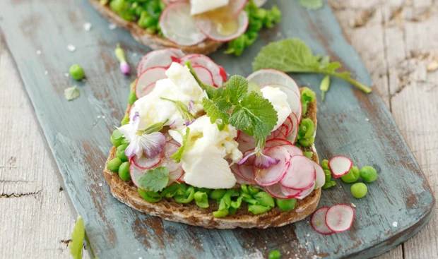 Radieschen-Erbsen-Tartin mit Mozzarella