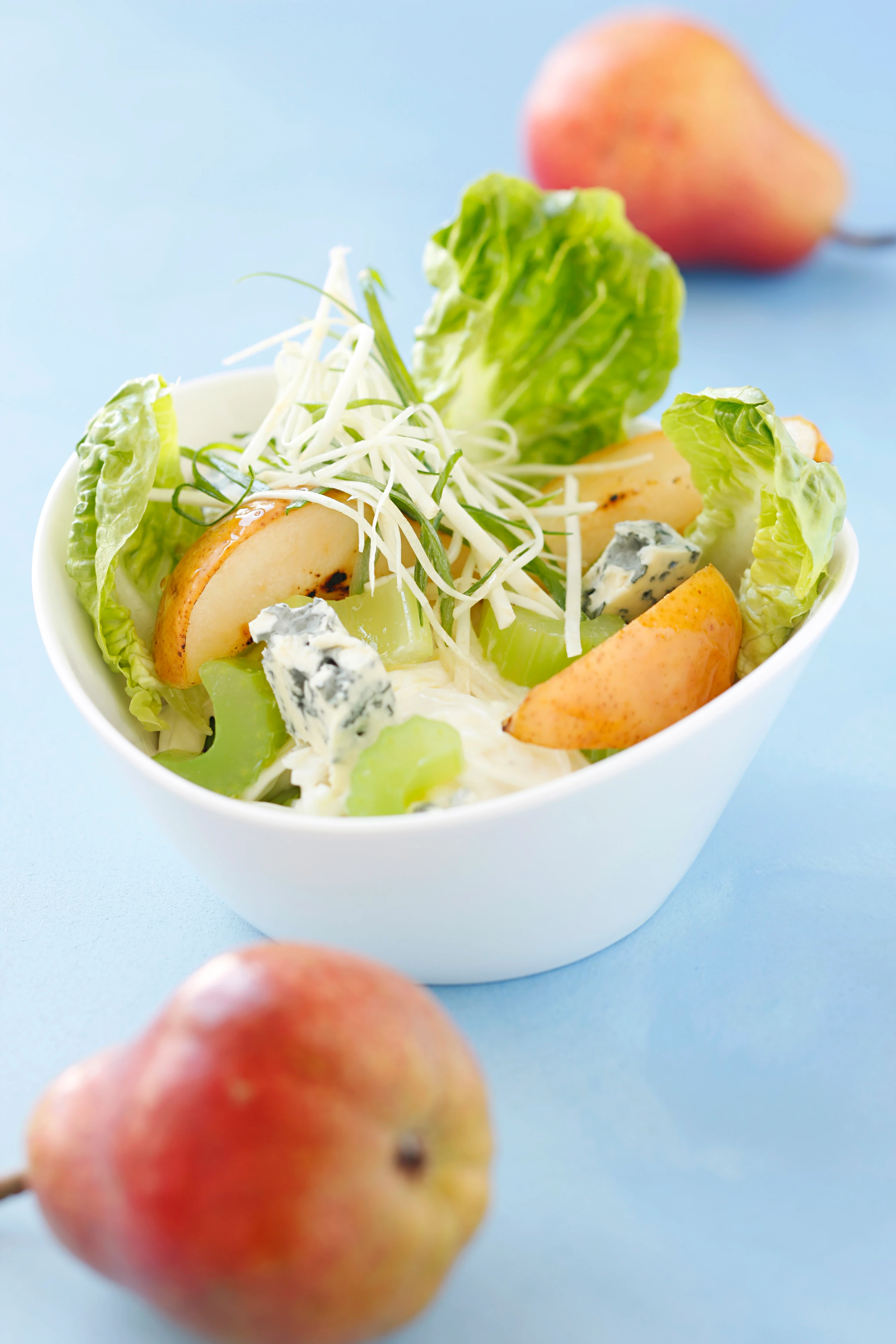 Sellerie-Blauschimmelkäse-Salat mit Honigbirne
