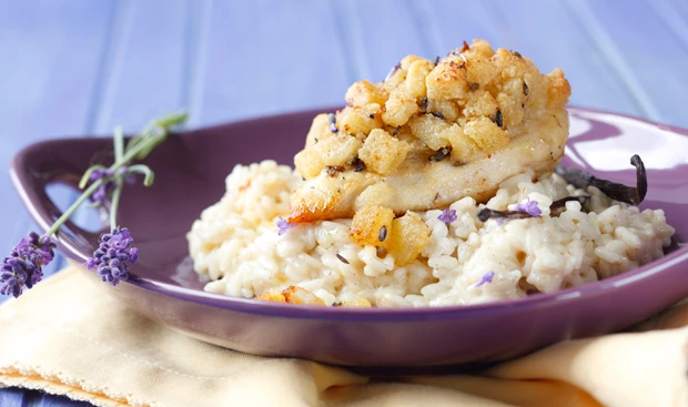 Hühnerfilet mit Lavendelkruste auf Vanillerisotto