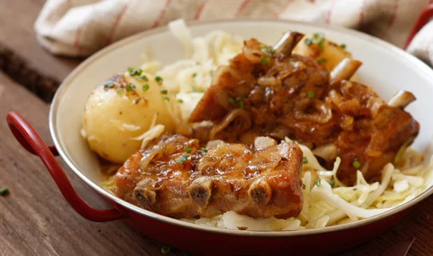 Gebratene Ripperl mit Erdäpfelknöderln