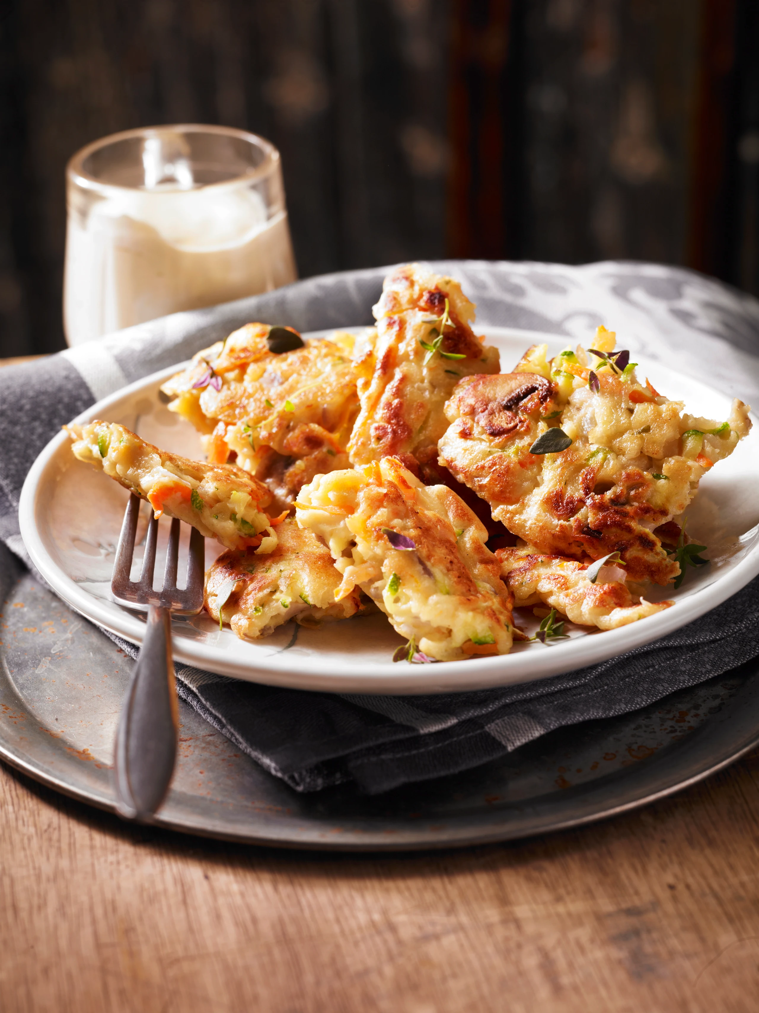 Gemüse-Pilz-Schmarren mit Joghurtsauce