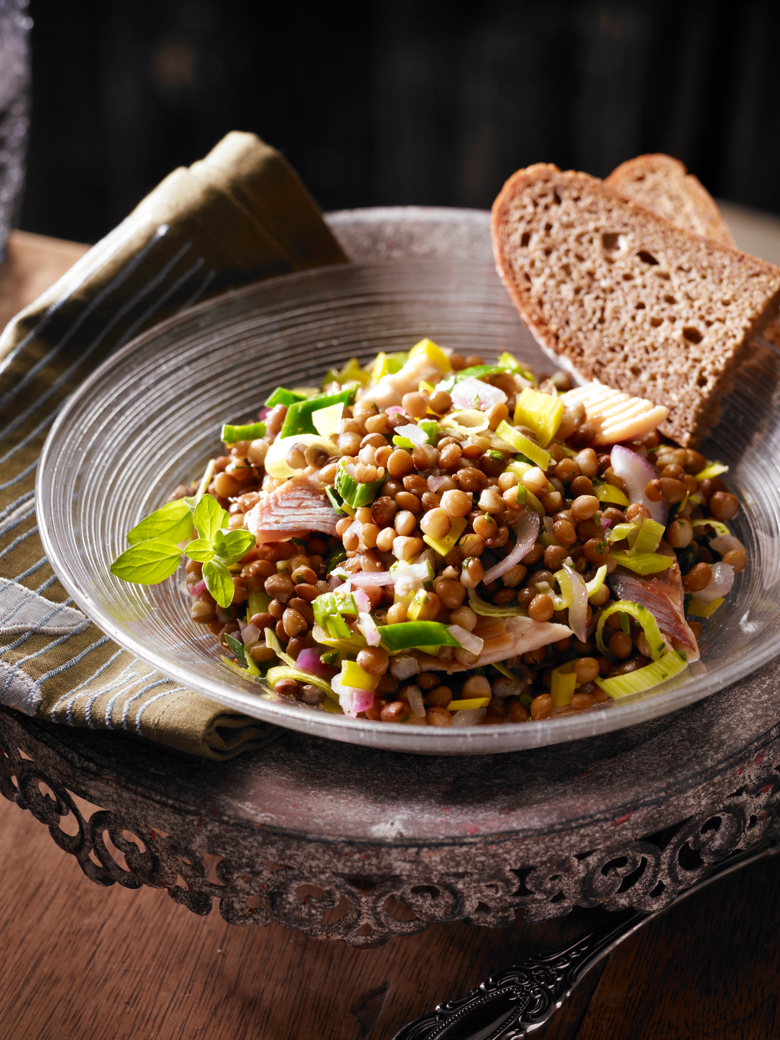 Linsensalat mit Räucherforelle